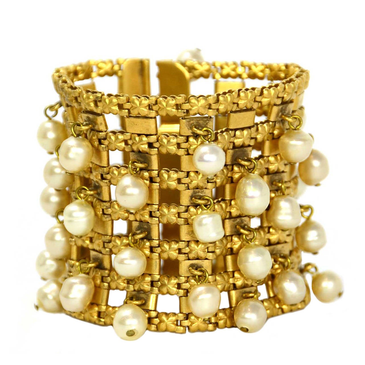 CHANEL Vintage 1950s/60's Goldtone Bracelet W/Hanging Pearls