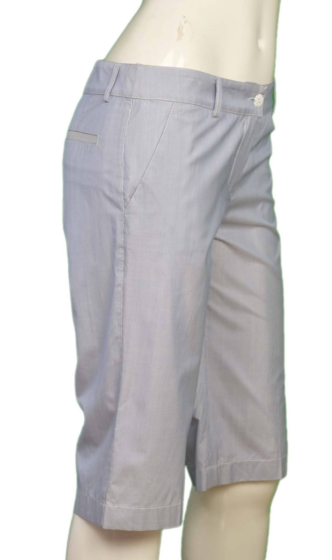 CHANEL Pinstripe Long Shorts sz. 38
Made in: Italy
Year of Production: 2005
Color: Blue and white
Composition: 100% Silk
Lining: 100% Silk
Closure/opening: Zipper with button
Exterior Pockets: Two back pockets and one pocket at each