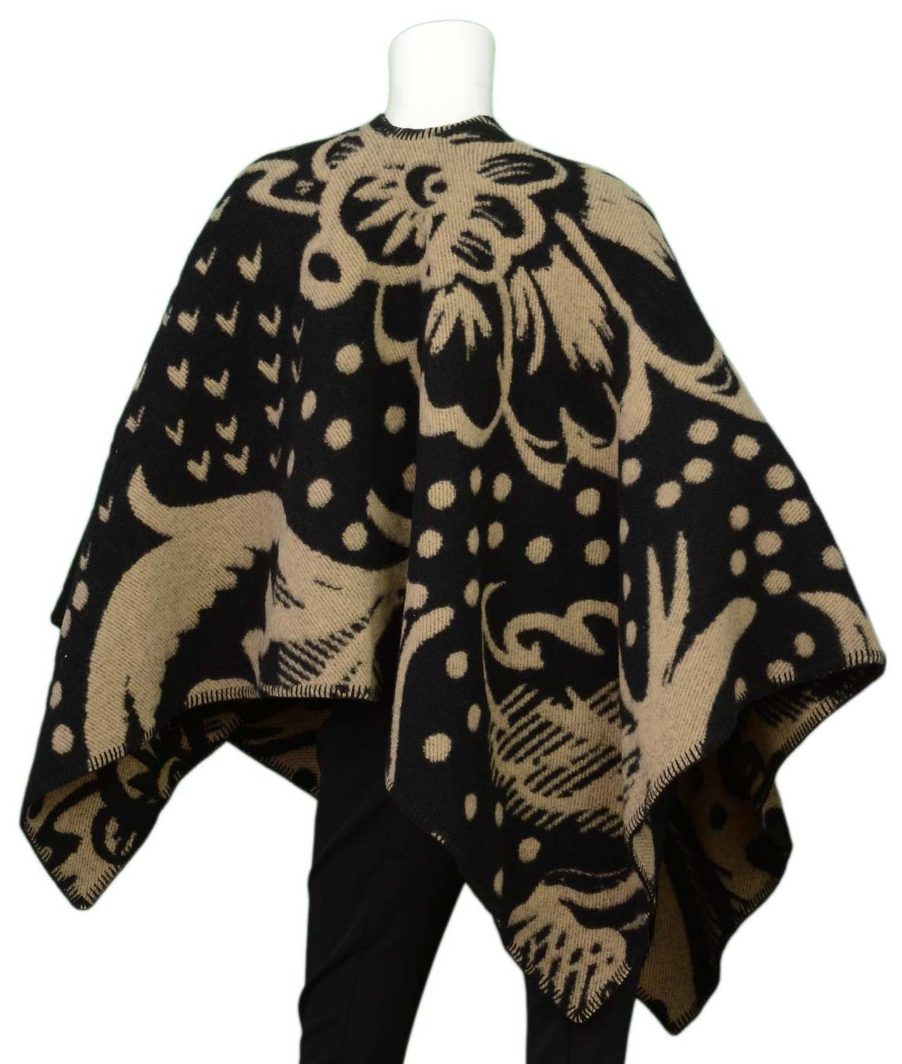 BURBERRY PRORSUM NWT Thisle Motif Wool Blanket Poncho Cape In New Condition In New York, NY