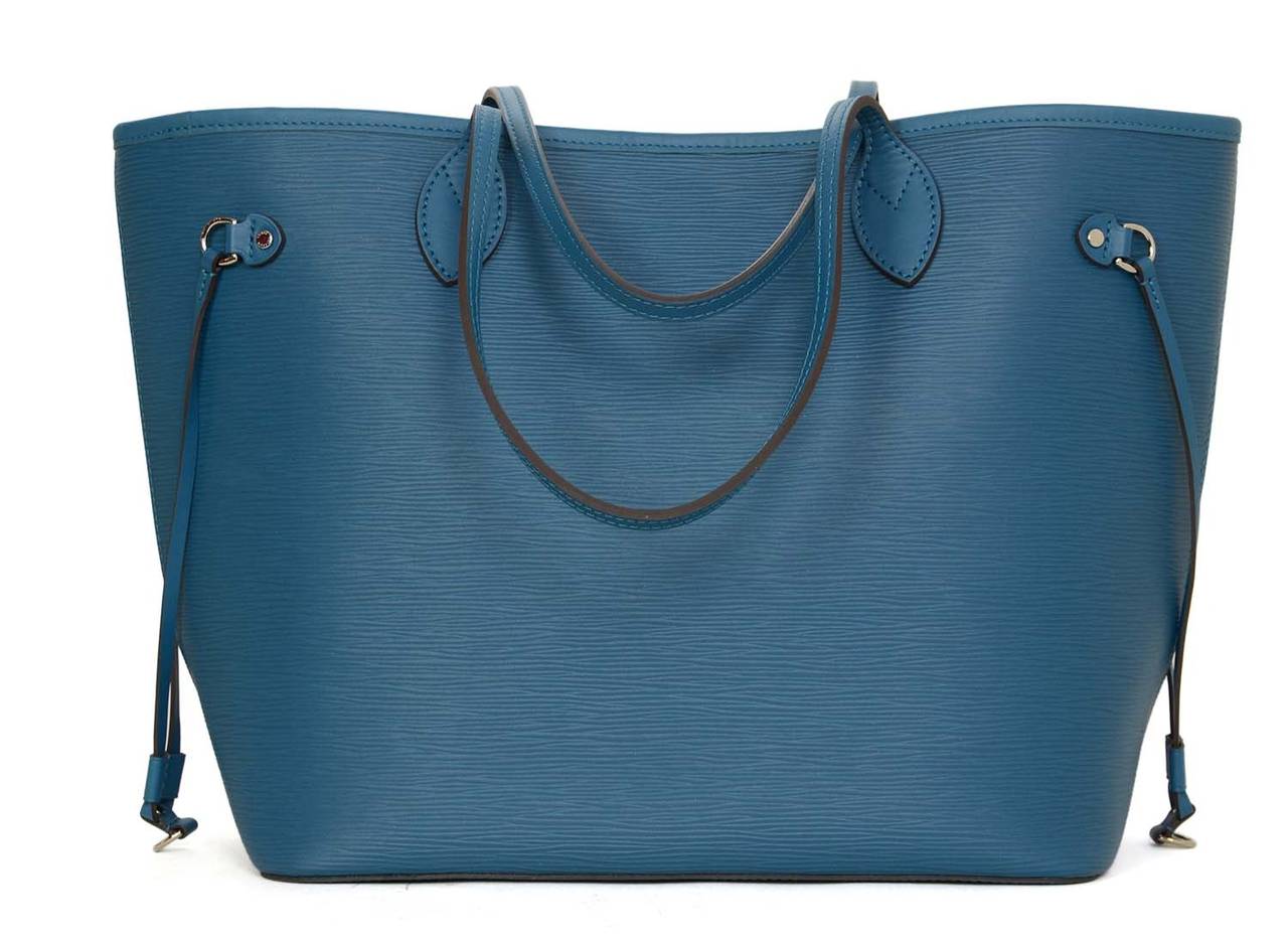 LOUIS VUITTON 2013 Teal Epi Leather Neverfull MM Tote Bag rt $2, 050 In Excellent Condition In New York, NY