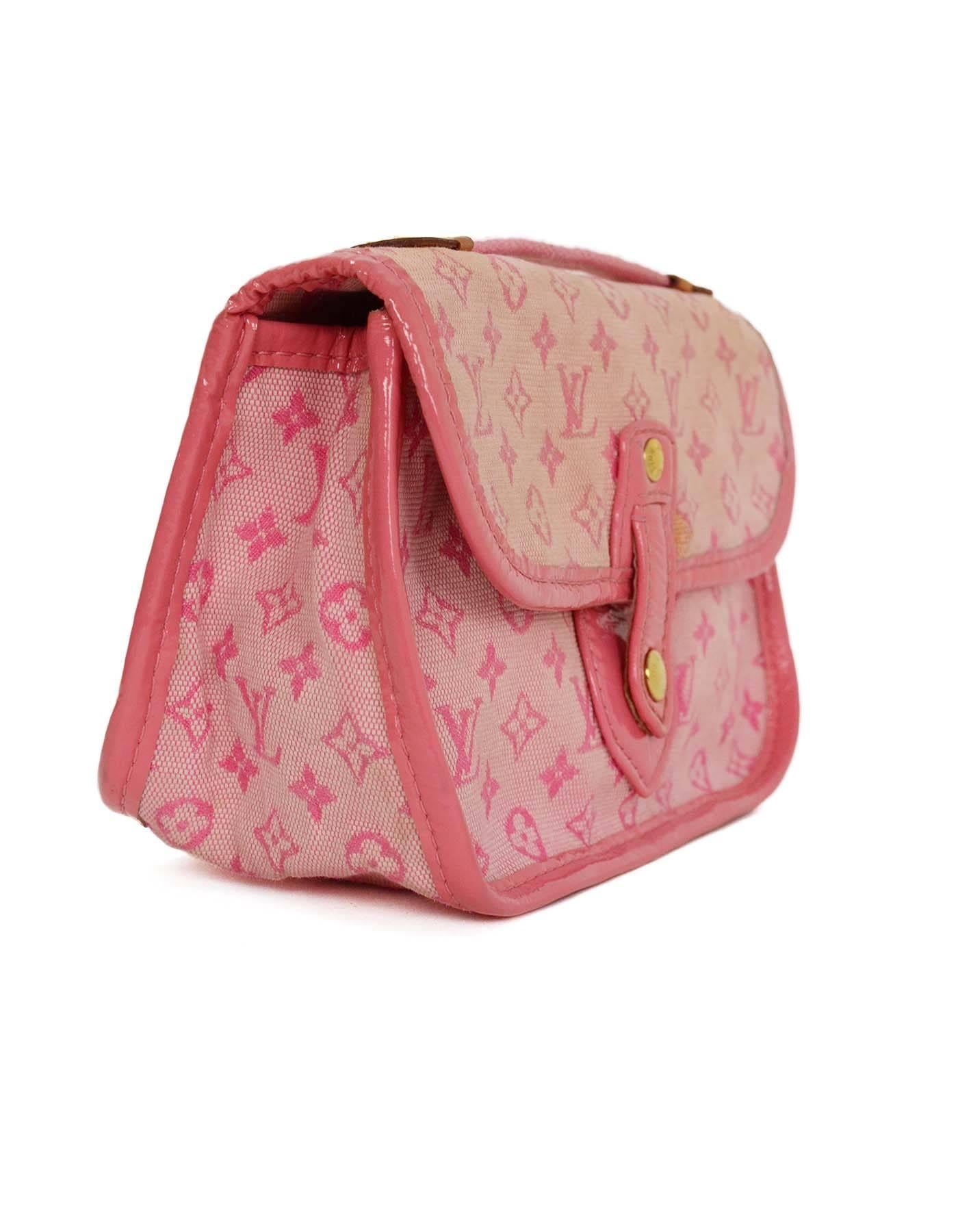 Louis Vuitton Pink Mini Lin Mary Kate Pochette GHW
Features two toned pink monogram LV pattern throughout
Made In: France
Year of Production: 2003
Color: Pink
Hardware: Goldtone
Materials: Canvas and patent leather
Lining: Pink