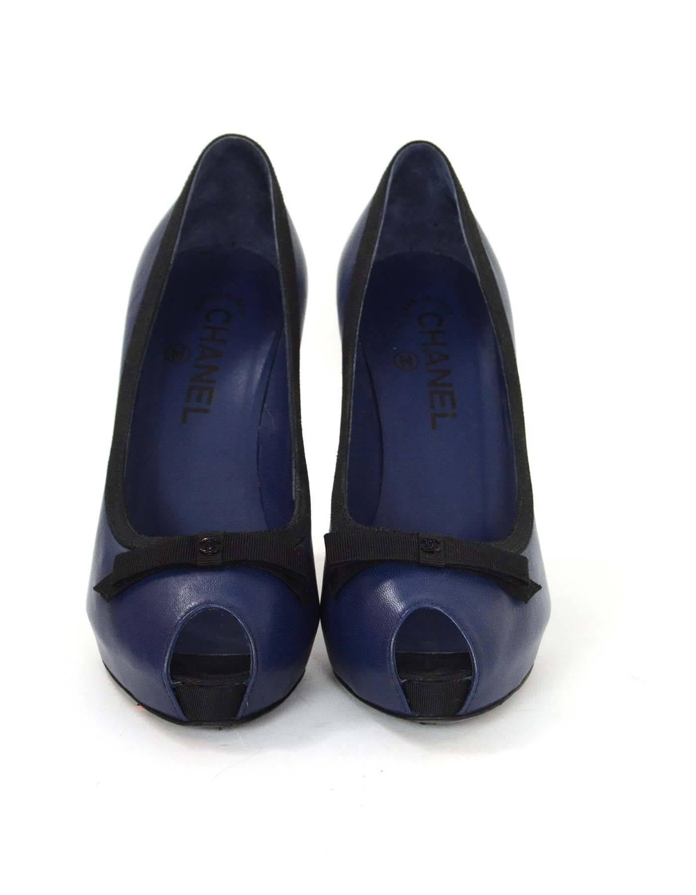 Chanel Navy & Black Bow Peep Toe Pumps sz 36.5 In Excellent Condition In New York, NY