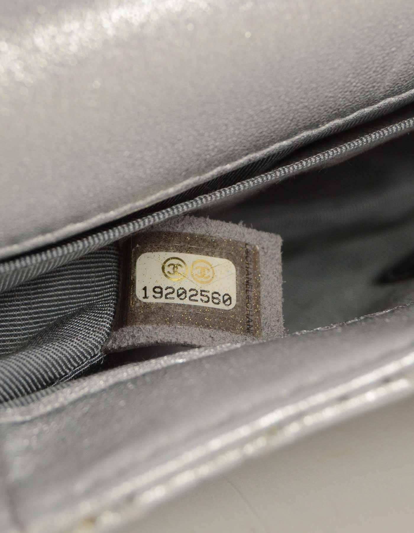 Chanel Silber Metallic Perforierte Mini-Klappentasche 4
