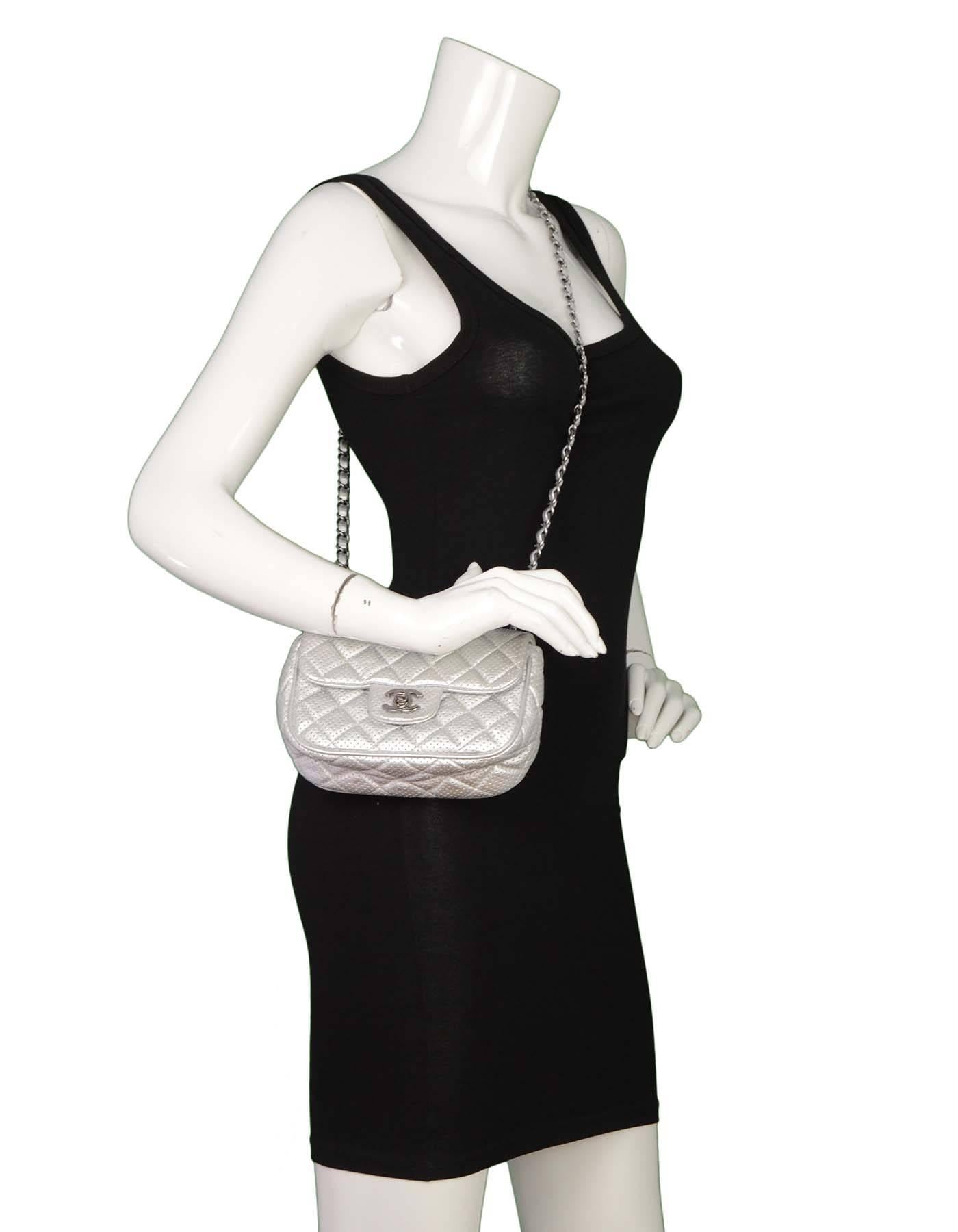 Chanel Silber Metallic Perforierte Mini-Klappentasche 6