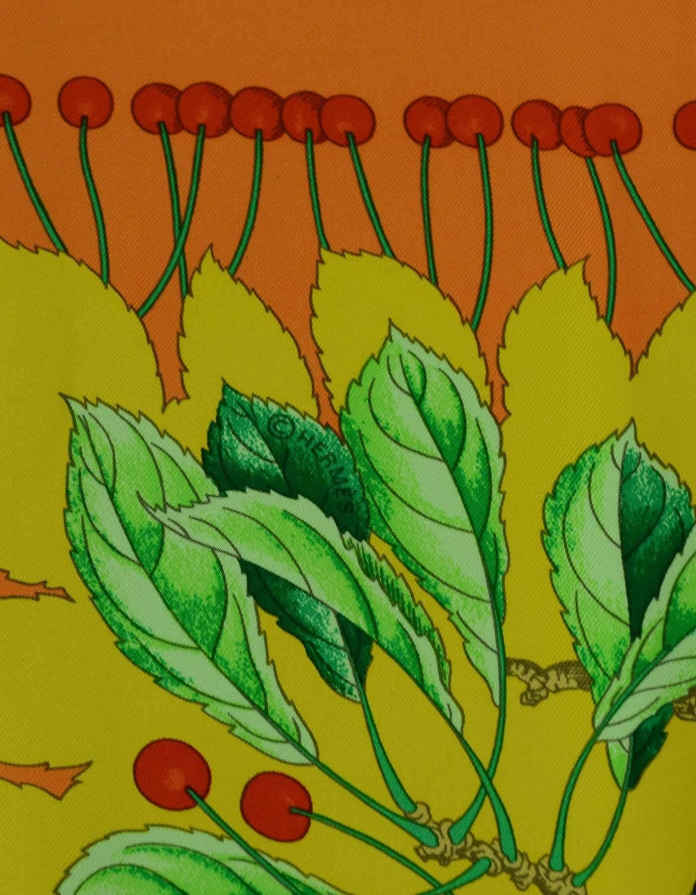 Seidenschal Les Merises mit orangefarbenen Vögeln und Kirschen von Hermès, 90 cm (Braun)