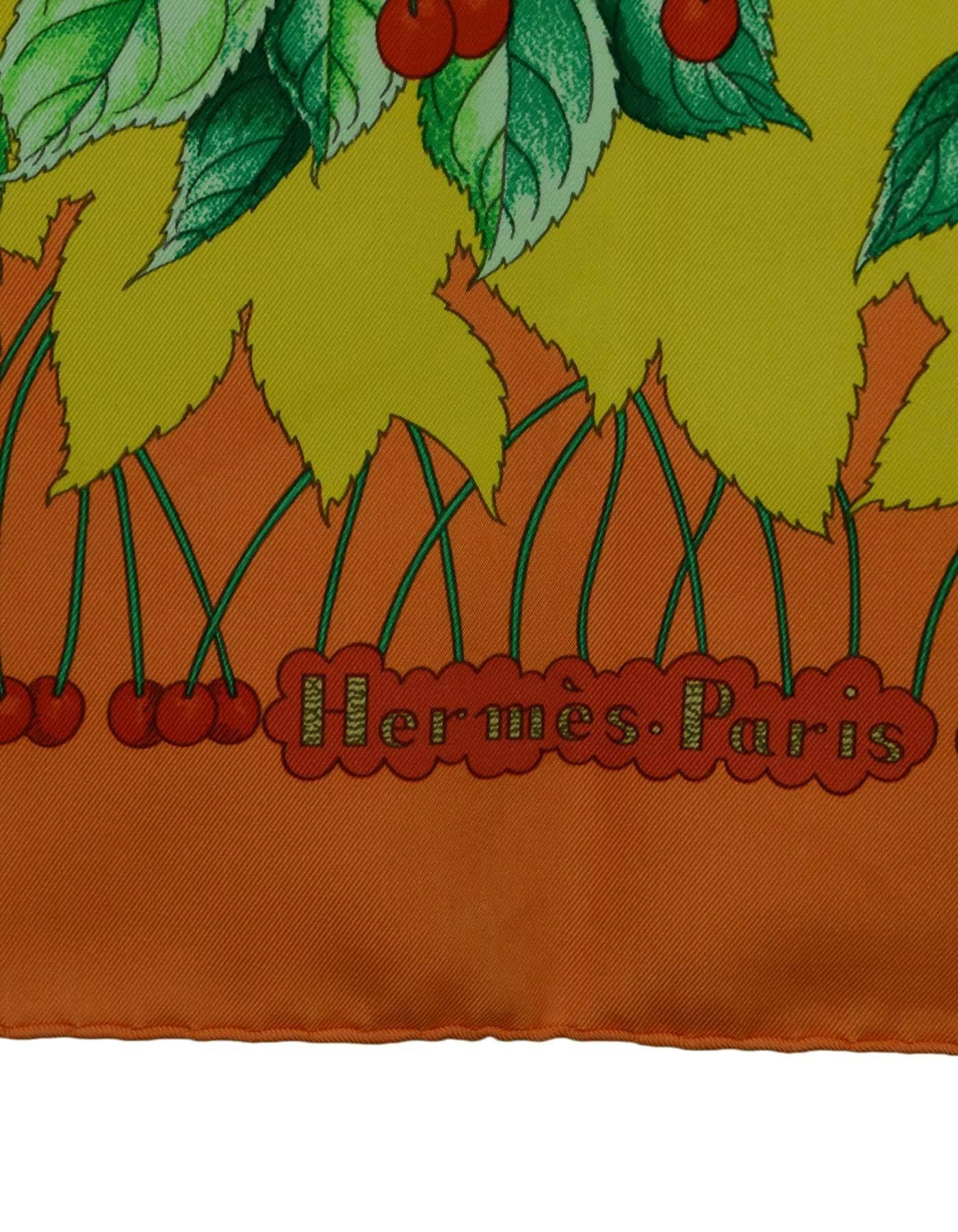 Seidenschal Les Merises mit orangefarbenen Vögeln und Kirschen von Hermès, 90 cm 1