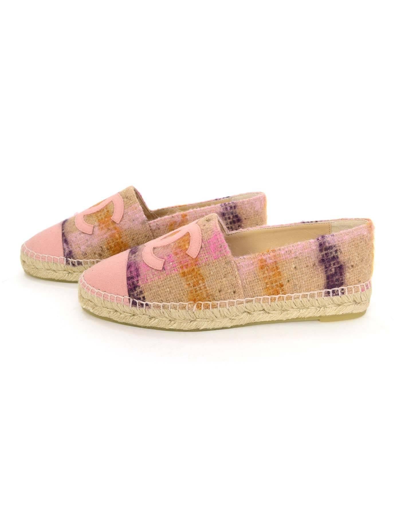 Chanel New Pink Tweed CC Espadrilles sz 39
Features cap toe flannel tweed with CC logo 

Made In: Spain
Color: Pink, beige and peach 
Materials: Tweed flannel textile and jute rope
Closure/Opening: Slide on
Sole Stamp: 39 Made In Spain Chanel