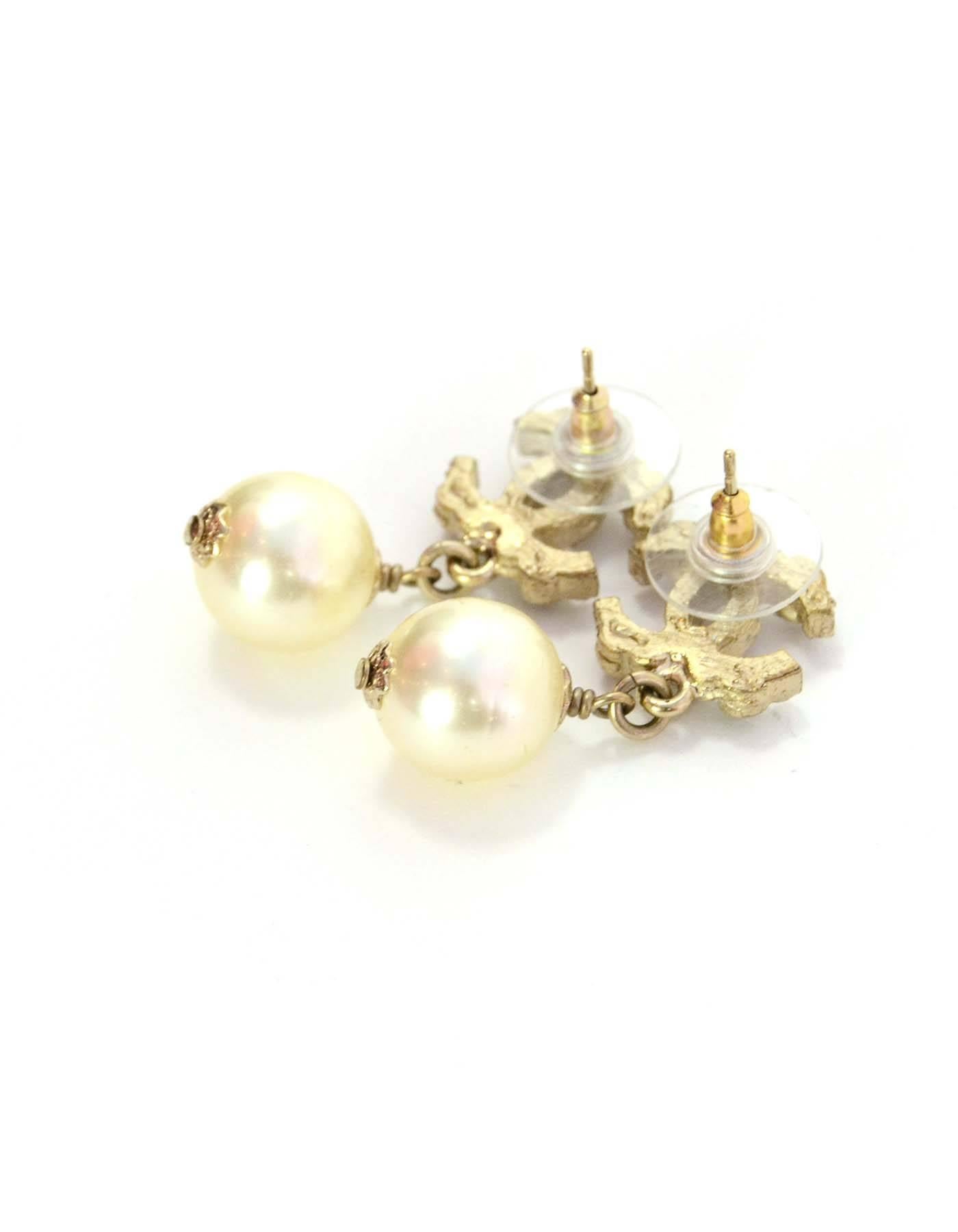 Chanel Crystal & Pearl CC Drop Earrings
Features different sized crystals throughout CC's
Color: Pale goldtone and ivory
Materials: Metal, crystal and faux pearl
Closure: Pierced back
Overall Condition: Excellent pre-owned condition with the
