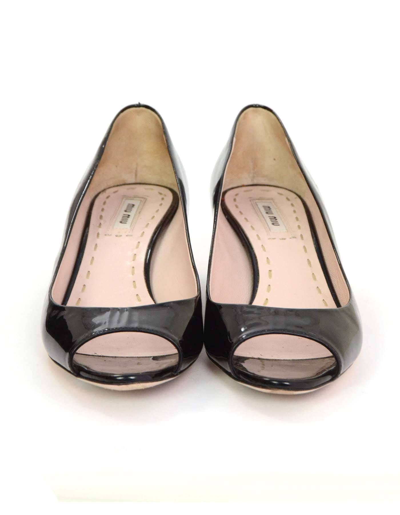 Miu Miu Black Patent Peep-Toe Block Heel Pumps sz 37.5 In Excellent Condition In New York, NY