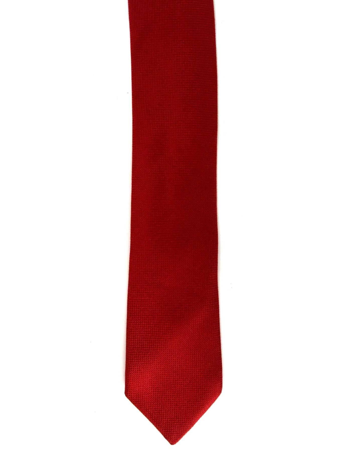 Hermes Red Woven Silk Square Tie
Made In: France
Color: Red
Composition: 100% silk
Overall Condition: Excellent pre-owned condition
Measurements: 
Length:59.5