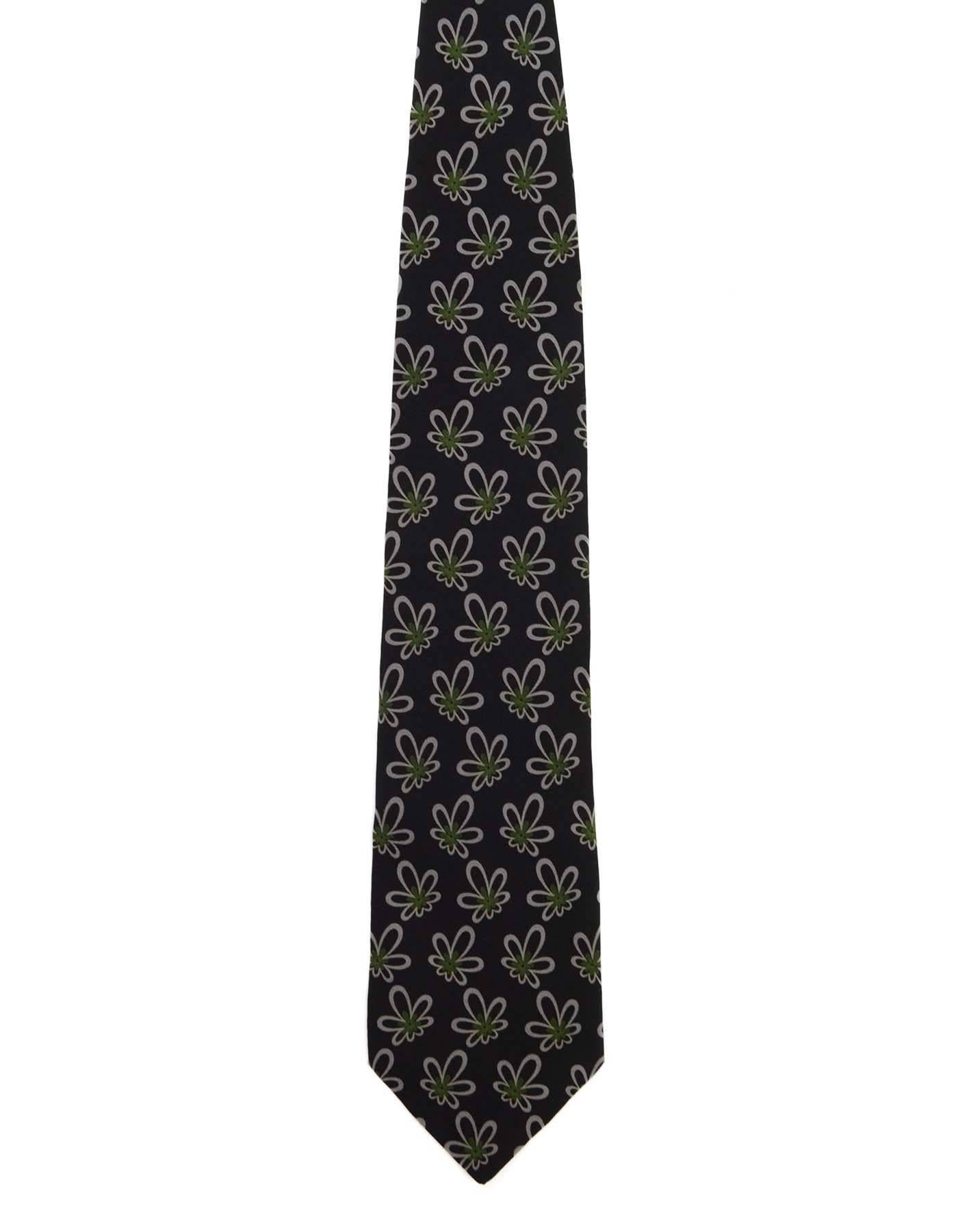 Giorgio Armani Navy Silk Floral Print Tie
Made In: Italy
Color: Navy, green and grey
Composition: 100% Silk
Overall Condition: Excellent pre-owned condition
Measurements: 
Length: 58