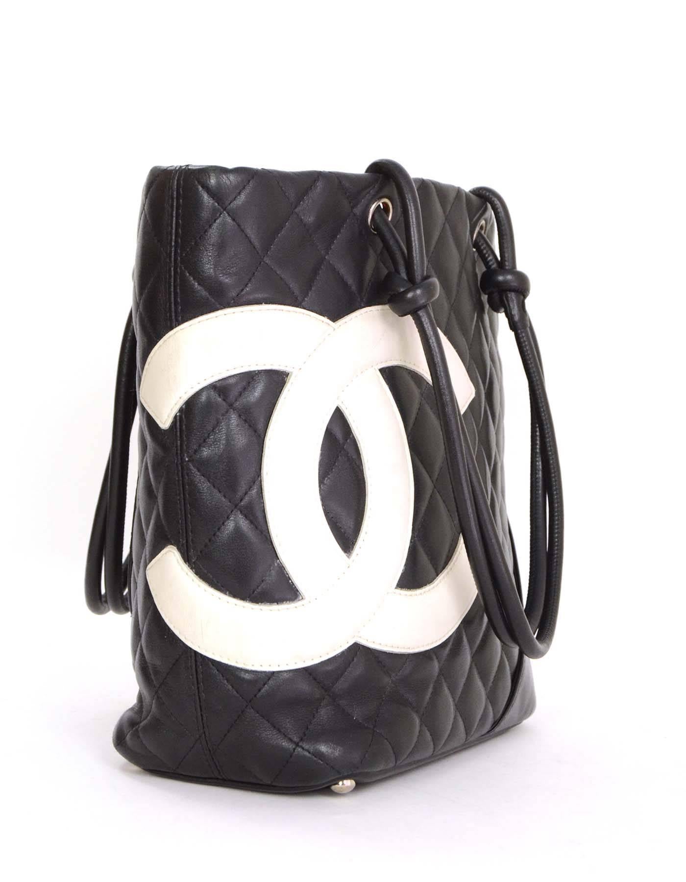 Chanel Black & White Leather Cambon Tote
Features large white CC stitched on front corner of bag
Made in: Italy
Year of Production: 2005
Color: Black and white
Hardware: Silvertone
Materials: Leather
Lining: Bright pink