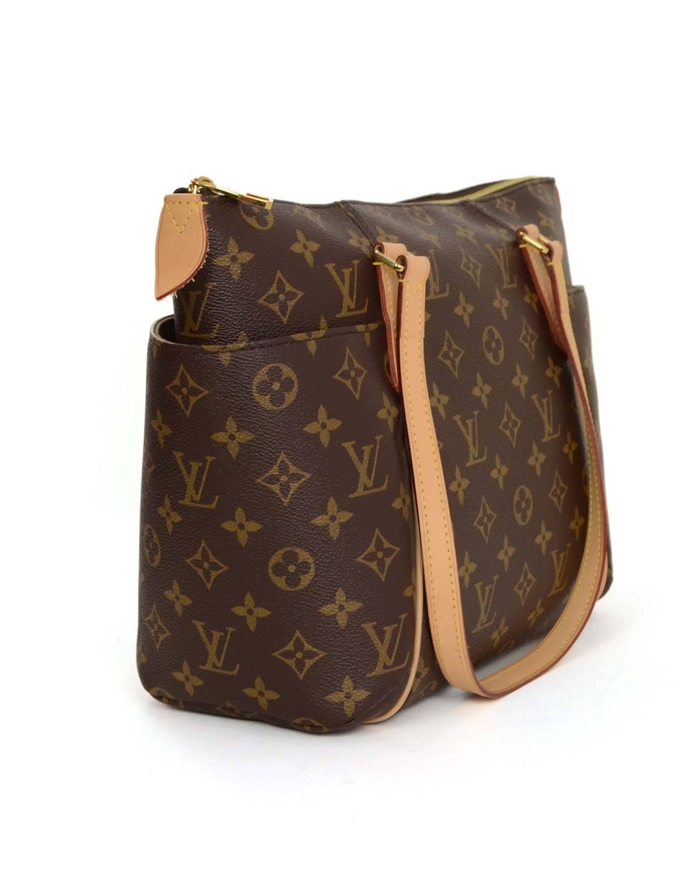 Louis Vuitton Monogram Totally PM

Features two open side pockets and zip top closure with an interior D-ring

    Made In: U.S.A
    Year of Production: 2015
    Color: Brown
    Materials: Canvas with leather straps and trim
    Lining: