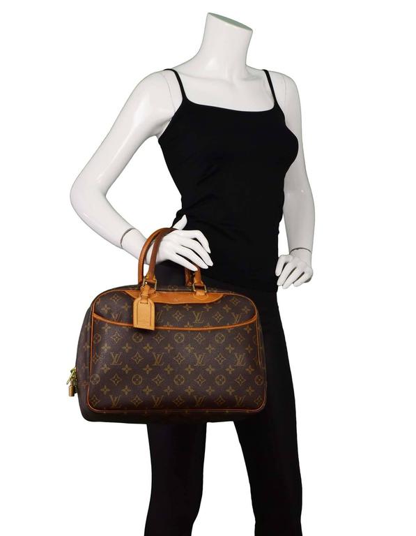 Forfølge patologisk Slid Louis Vuitton Brown Coated Canvas Monogram Deauville Bag with GHW For Sale  at 1stDibs