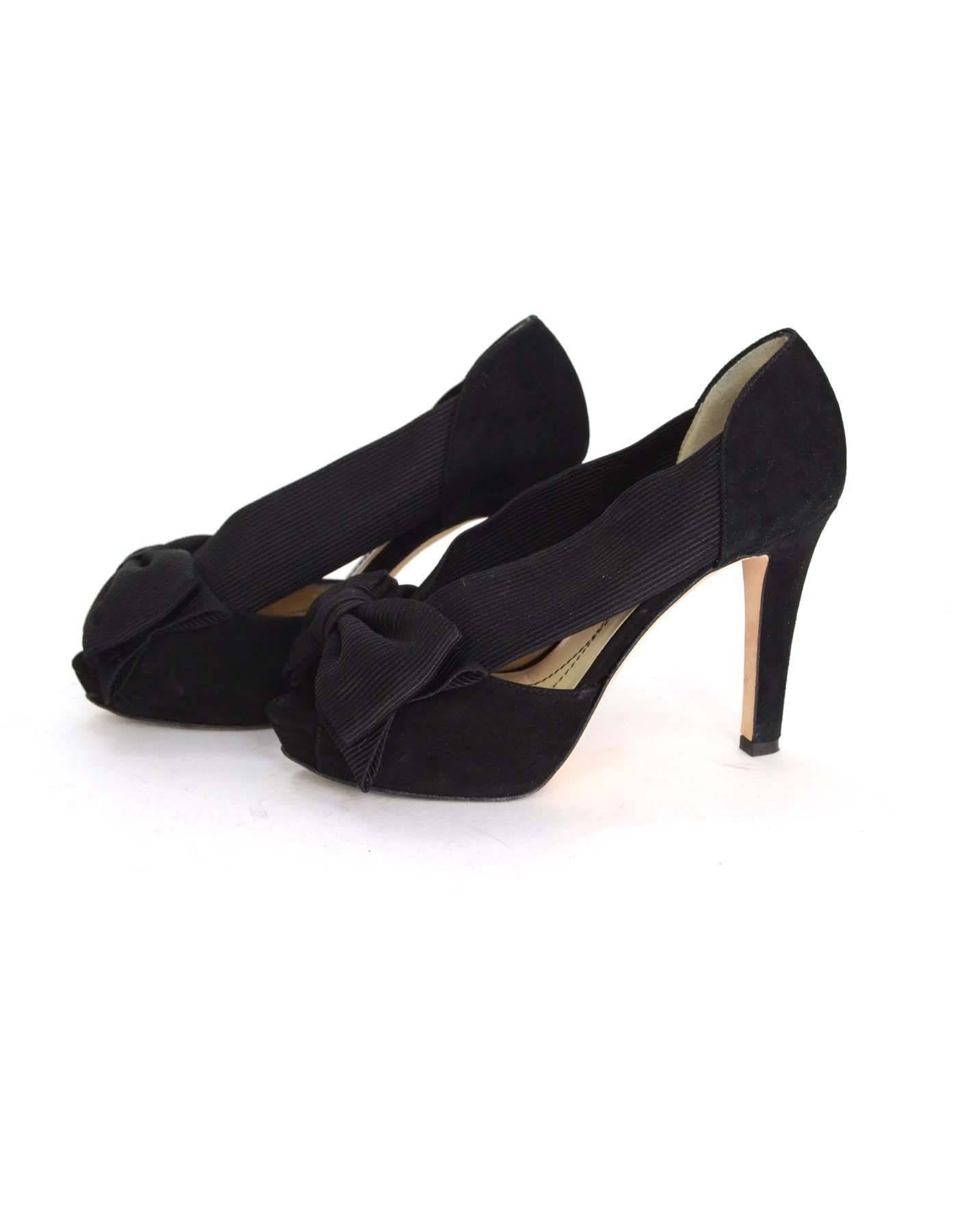 Kate Spade Black Open Toe Bow Pumps Sz 6

Features bow detail at toes

Made In: Italy
Color: Black
Materials: Suede
Closure/Opening: Slide on
Sole Stamp: Kate Spade New York 6 Made in Italy
Overall Condition: Excellent pre-owned condition