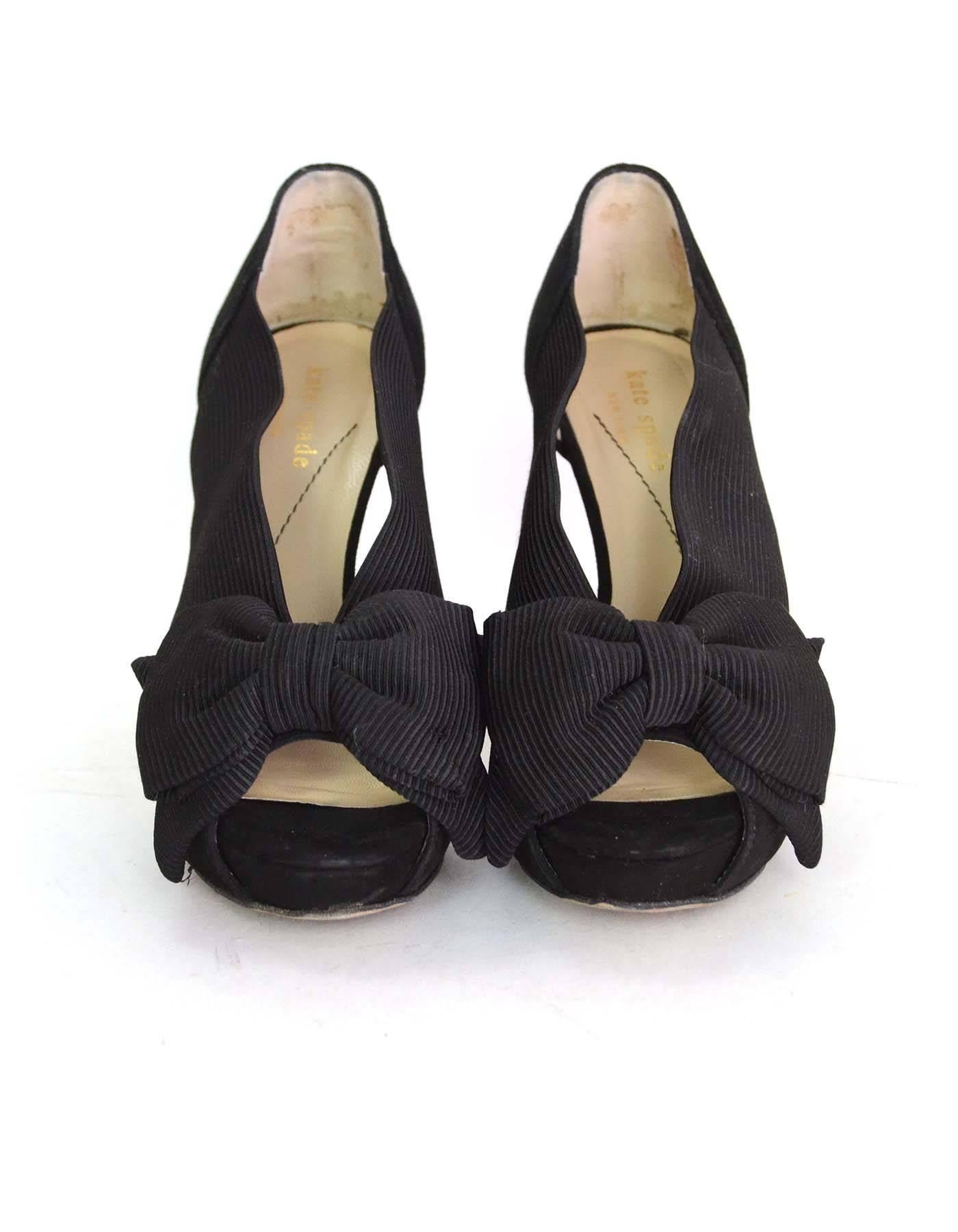 Kate Spade Black Suede Open Toe Bow Pumps Sz 6 In Excellent Condition In New York, NY