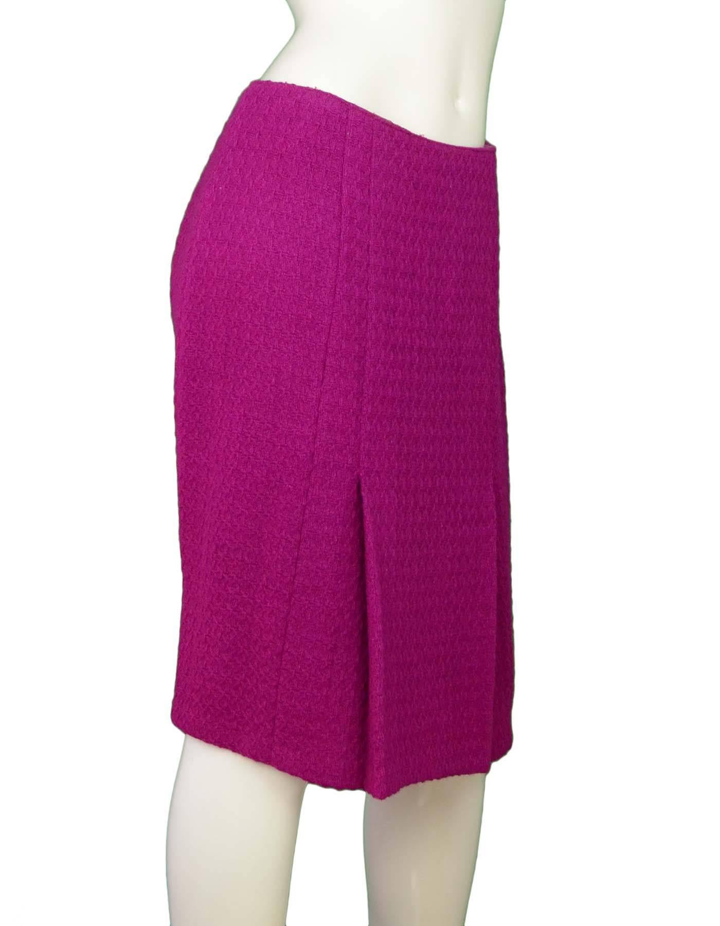 Chanel Fuchsia Skirt with Inverted Pleats

Color: Fuchsia
Composition: Not listed, believed to be wool
Lining: Fuchsia textile
Closure/Opening: Back zip closure
Exterior Pockets: None
Interior Pockets: None
Overall Condition: Excellent