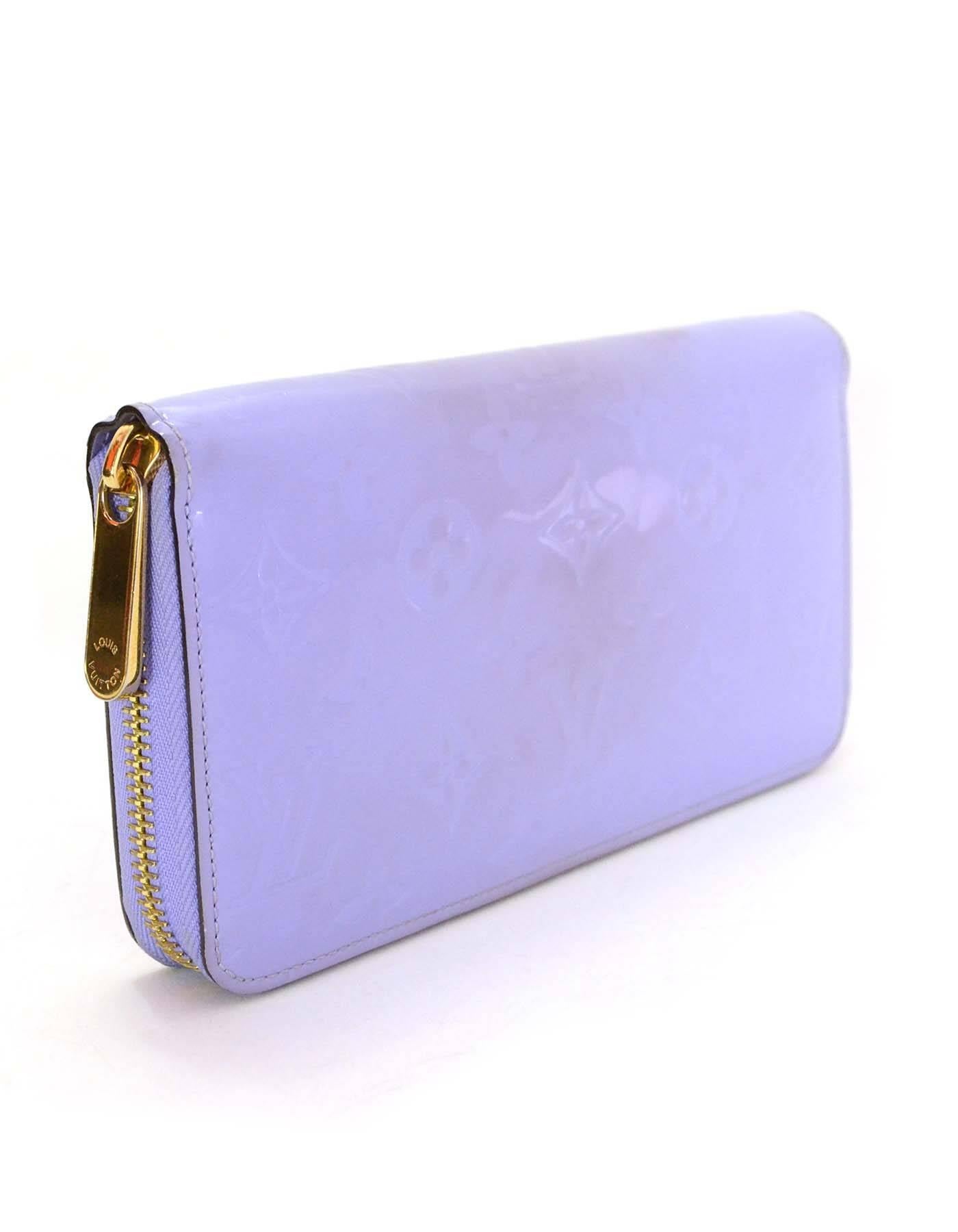 Louis Vuitton Lilac Vernis Monogram Wallet

Made In: Spain
Year of Production: 2014
Color: Liliac
Hardware: Goldtone
Materials: Patent leather
Lining: Lilac leather
Closure/Opening: Zip closure
Exterior Pockets: None
Interior Pockets: