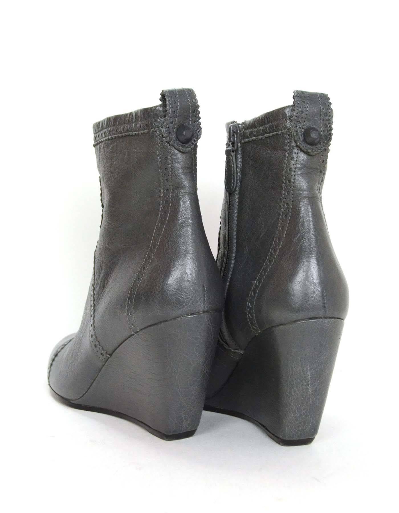 Balenciaga Grey Leather Brogue Ankle Wedge Boots sz 41 In Excellent Condition In New York, NY