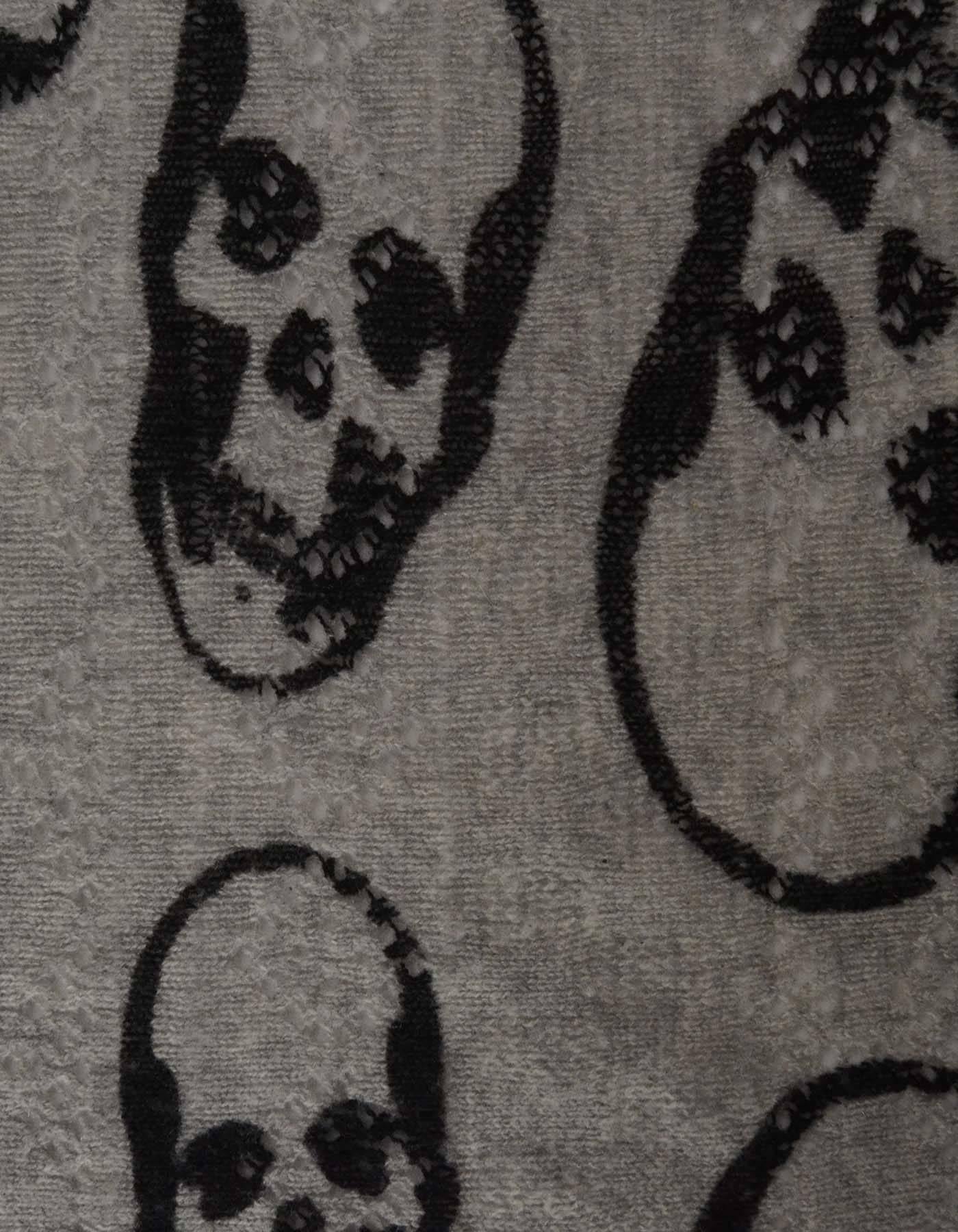 Lucien Pellat-Finet  Skull Print Cashmere Knit Scarf
Made In: Italy
Color: Grey and black
Composition: 100% cashmere
Overall Condition: Excellent pre-owned condition with the exception of some minor pilling throughout edges of