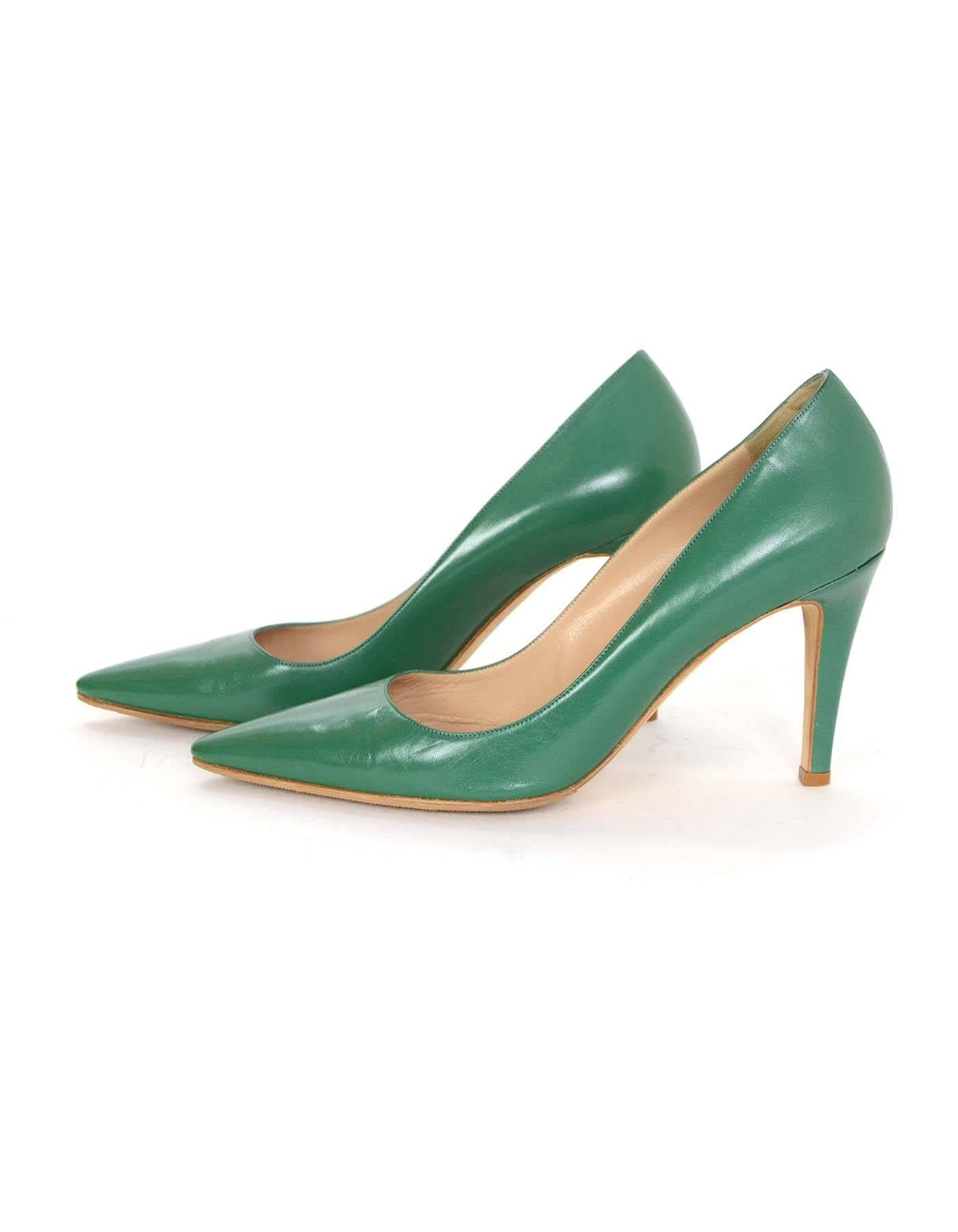 Manolo Blahnik Green Leather Pumps Sz 40.5

Color: Green
Materials: Leather
Closure/Opening: Slide on
Sole Stamp: Manolo Blahnik 40.5
Overall Condition: Excellent pre-owned condition with the exception of being re-soled and creasing at