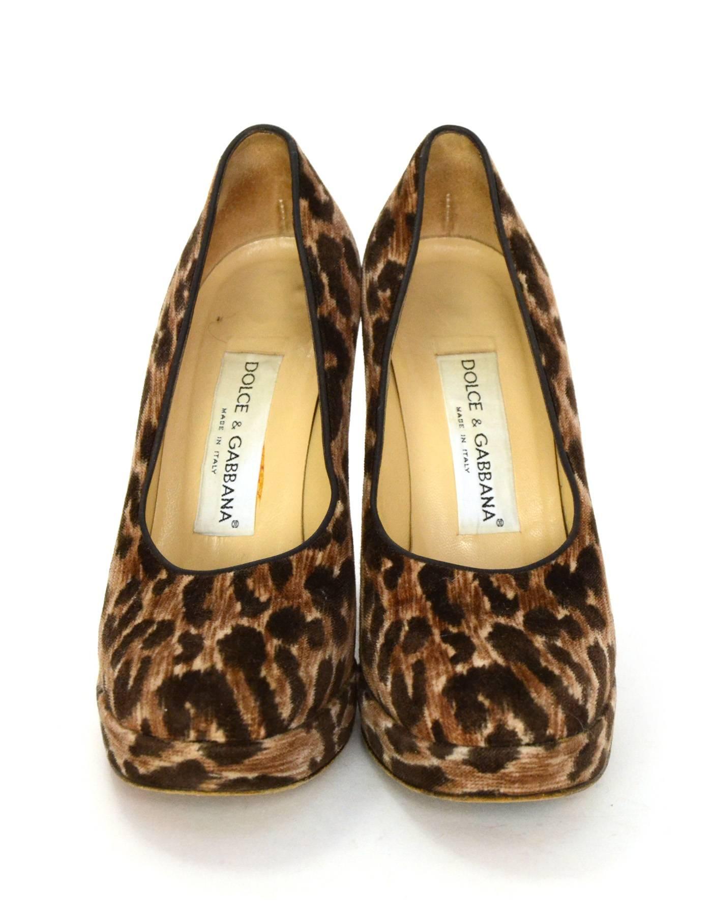 Dolce & Gabbana Leopard Velvet Platform Pumps Sz 37 In Good Condition In New York, NY