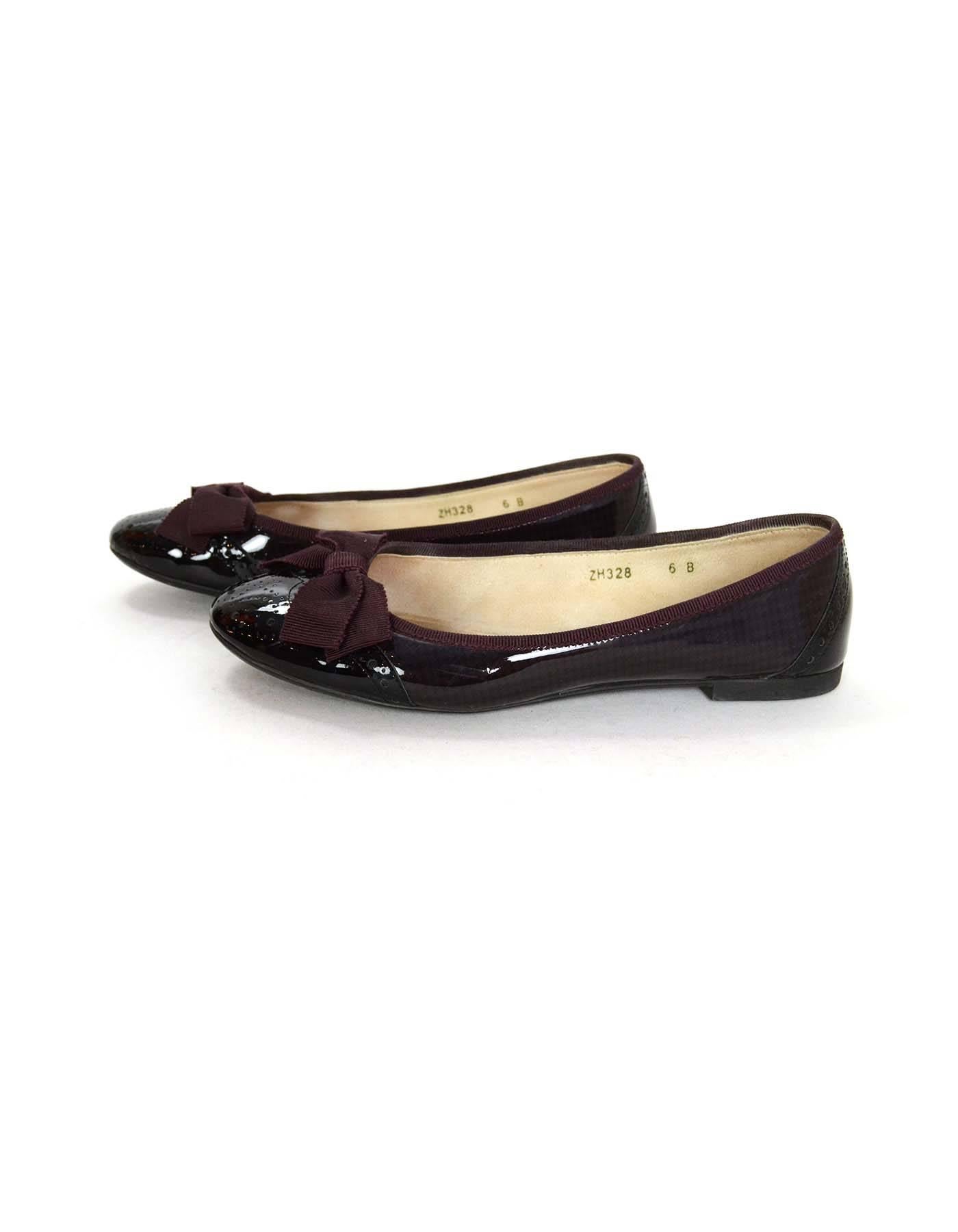 Salvatore Ferragamo Black and Burgundy Flats Sz 6
Features patent leather houndstooth design and perforated cap-toes and heels with bow detail at toes

Made In: Italy
Color: Black and burgundy
Materials: Patent leather
Closure/Opening: Slide