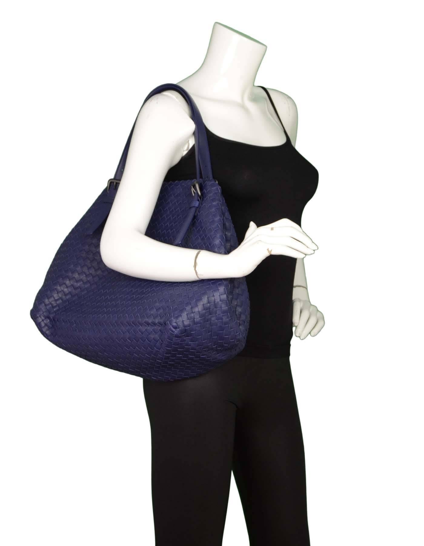 Bottega Veneta Navy Intrecciato Large Tote

Made In: Italy
Color: Navy
Hardware: Matte gunmetal
Materials: Nappa leather
Lining: Taupe suede
Closure/Opening: Open top with center lobster clasp
Exterior Pockets: None
Interior Pockets: One