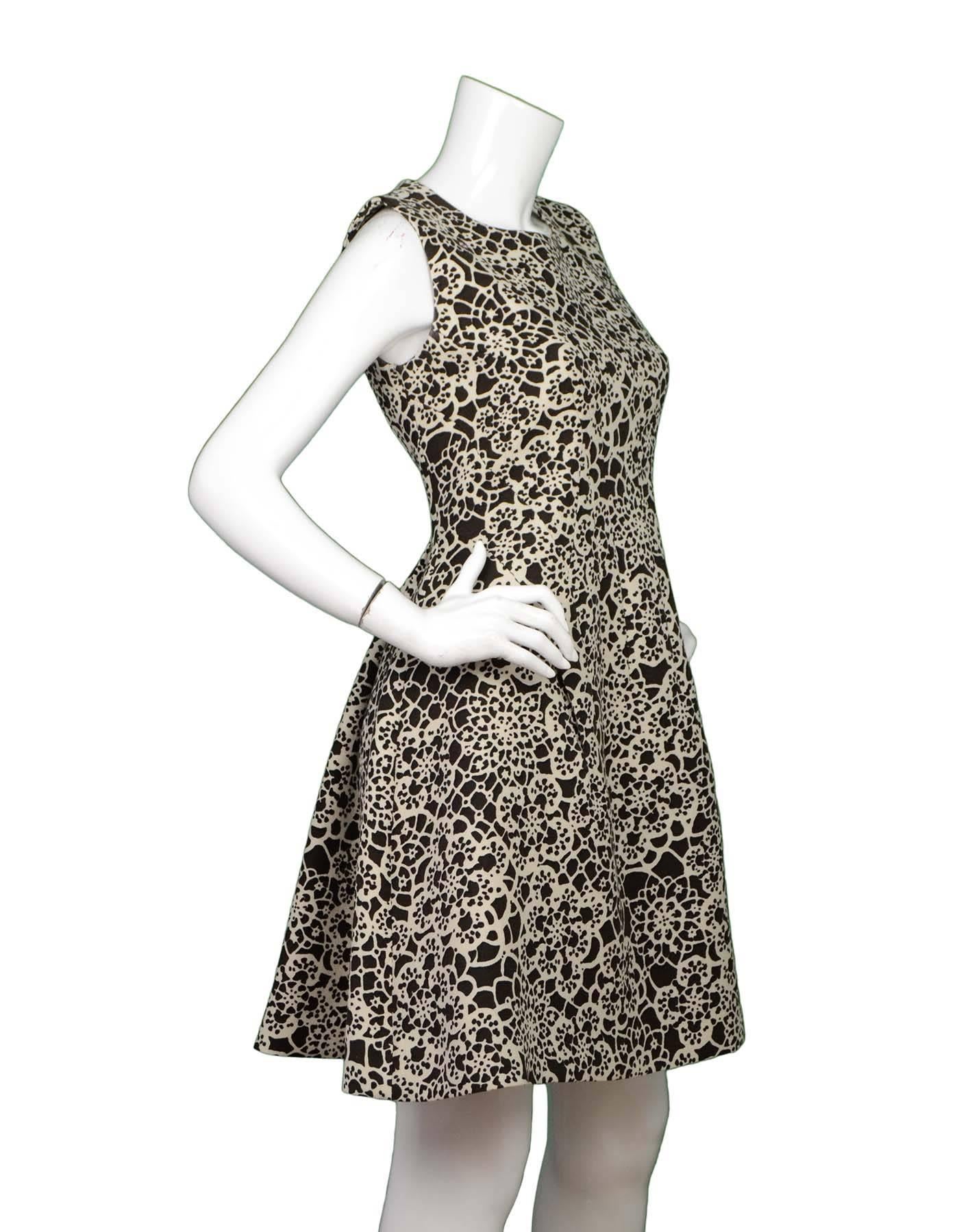 Thakoon Brown and Ivory Dress Sz 6

Features floral print and metallic shimmer throughout

Made In: Italy
Color: Brown and ivory
Composition: 62% Wool, 20% Viscose, 18% Nylon
Lining: Black 100% Cupro
Exterior Pockets: Front slit