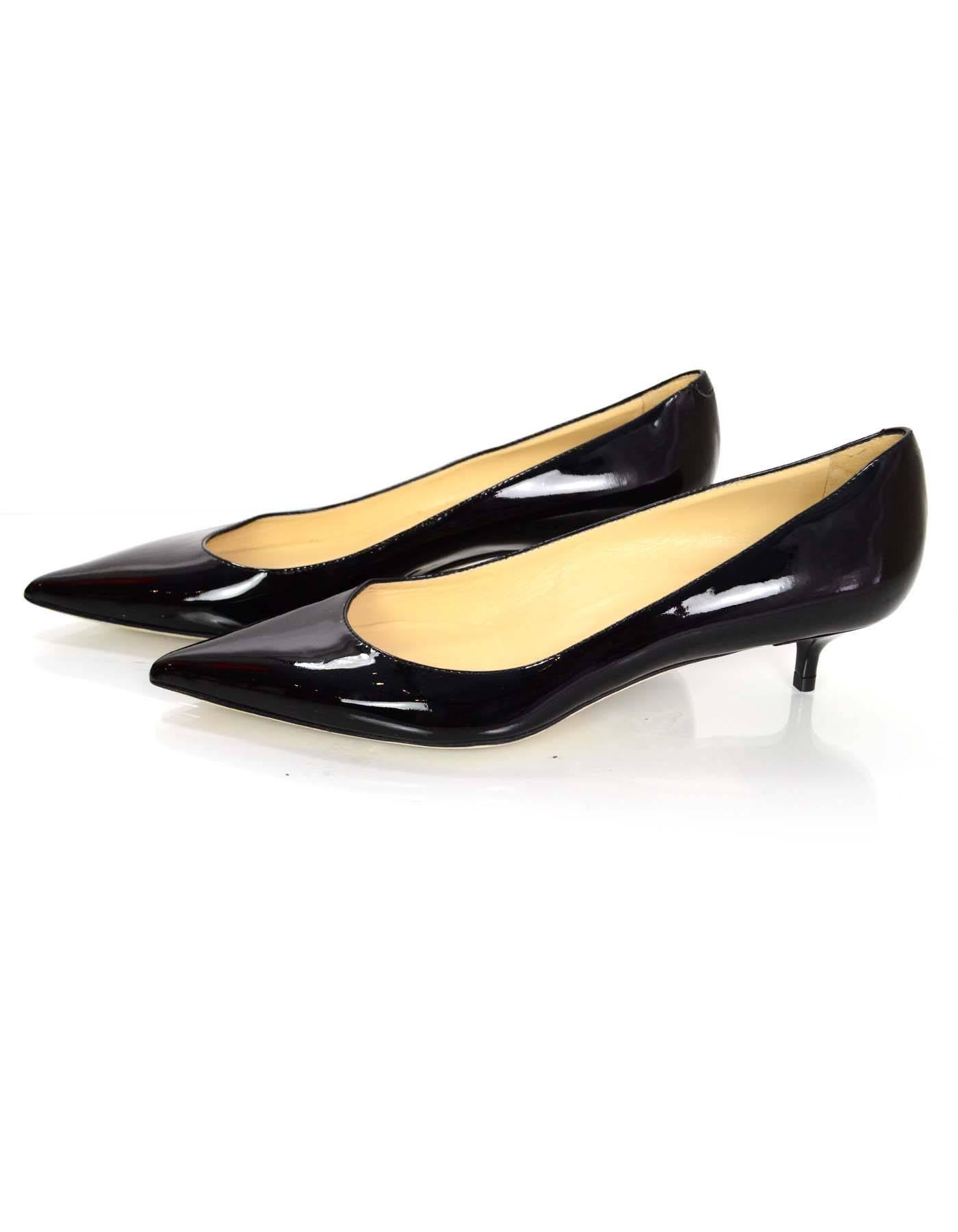 Jimmy Choo Black Patent Leather Aza Kitten Heels Sz 36

Features pointed toes

Made In: Italy
Color: Black
Materials: Patent leather
Closure/Opening: Slide on
Sole Stamp: Jimmy Choo London Made in Italy 36
Retail Price: $645 + tax
Overall