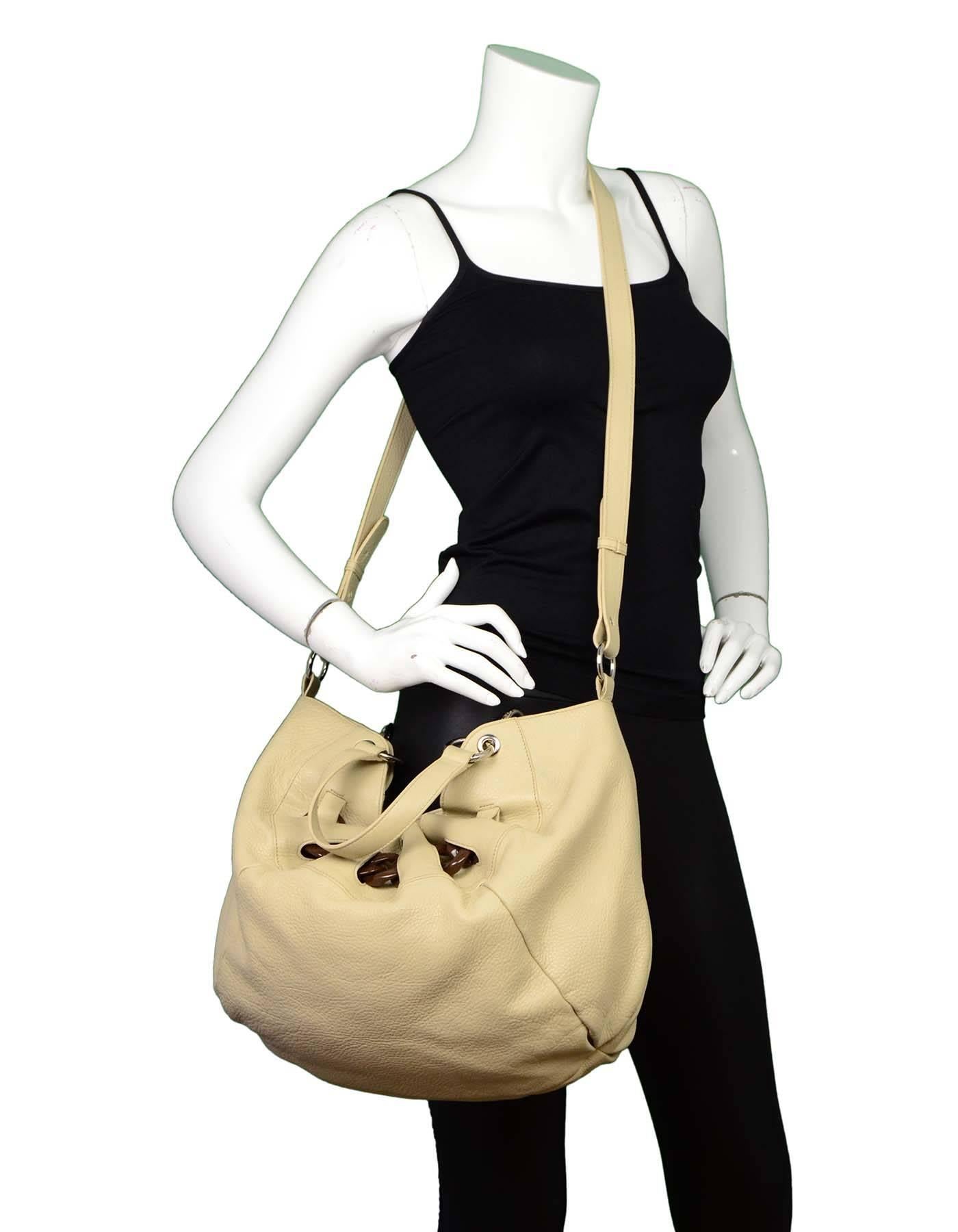 Furla Borsa a tracolla in pelle beige 
Presenta un dettaglio di catena in resina marrone

Prodotto in: Italia
Colore: Beige
Hardware: Silvertone e resina marrone
Materiali: Pelle, metallo, resina
Fodera: Tessuto beige
Chiusura/Apertura: Due