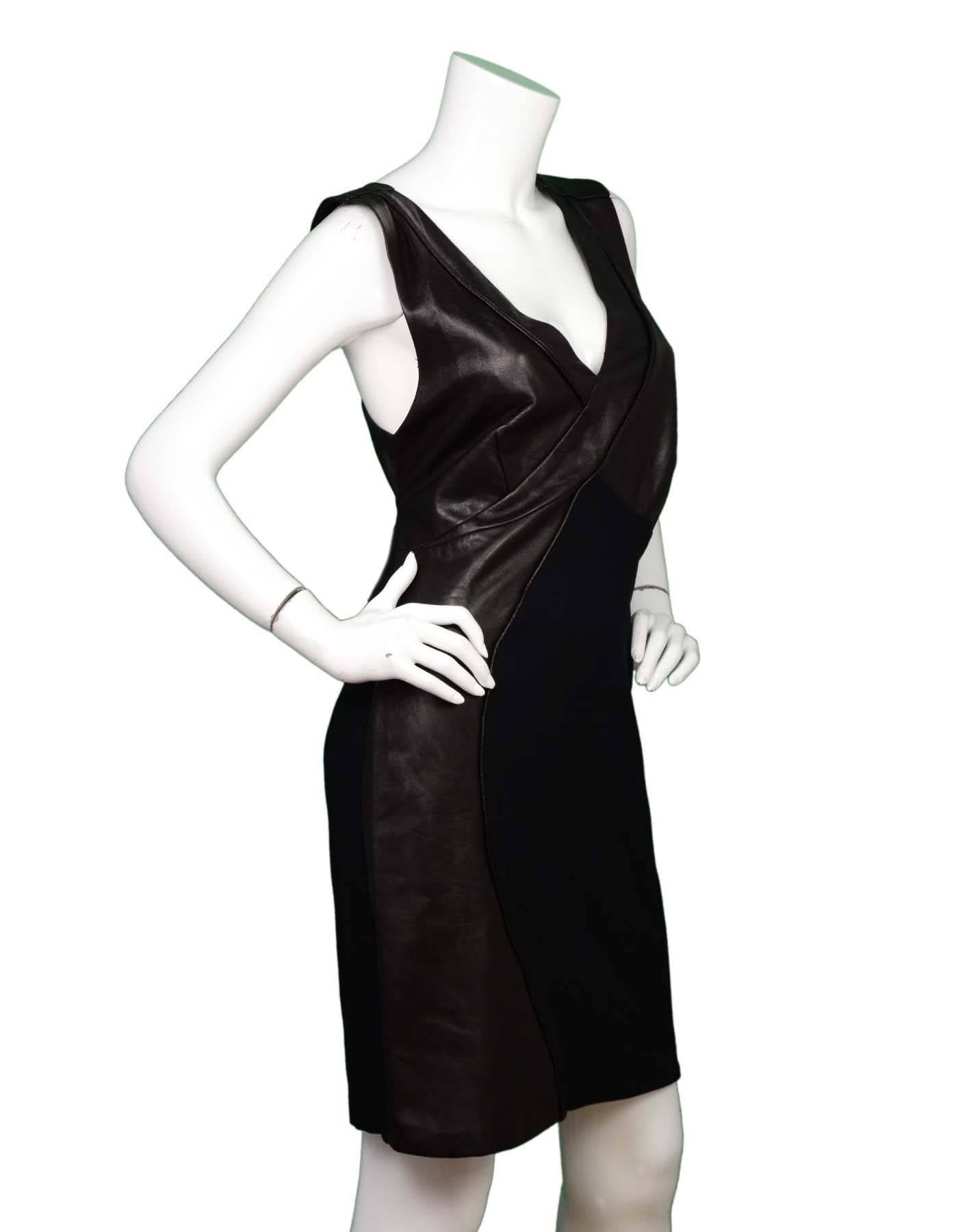 Alice + Olivia Black Leather Dress Sz L

Features V-neck and asymmetrical straps at back

Color: Black
Composition: 35% Lambskin, 48% Rayon, 15% Nylon, 2% Polyurethane
Lining: Black textile
Closure/Opening: Hidden side-zip closure
Overall