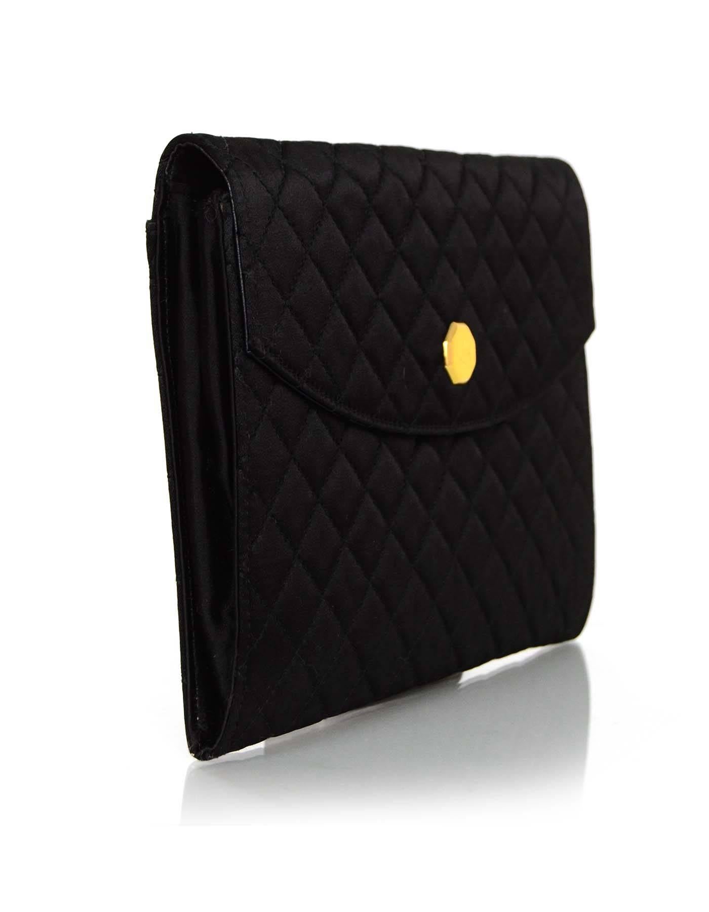 Jil Sander Black Quilted Satin Clutch

Color: Black
Hardware: Goldtone
Materials: Satin
Lining: Black logo printed textile
Closure/Opening: Flap top with magnetic snap closure
Exterior Pockets: One back flat pocket
Interior Pockets: One