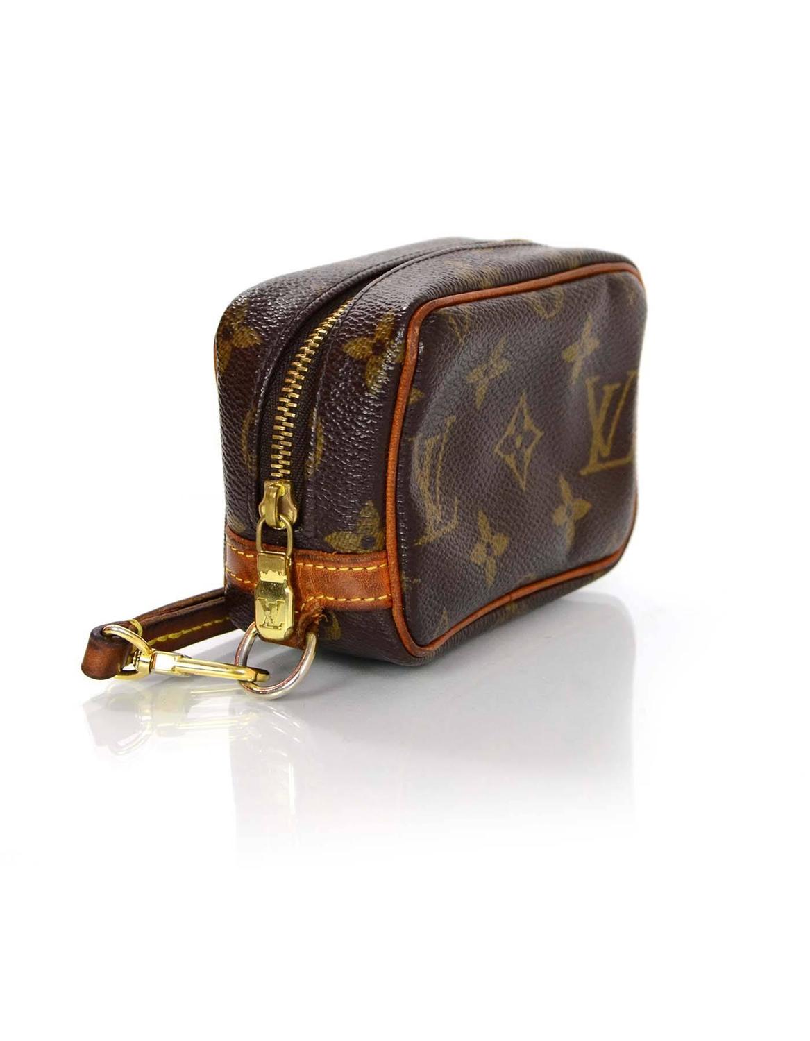 Louis Vuitton Monogram Wapity Zip Around Wristlet Bag For Sale at 1stdibs