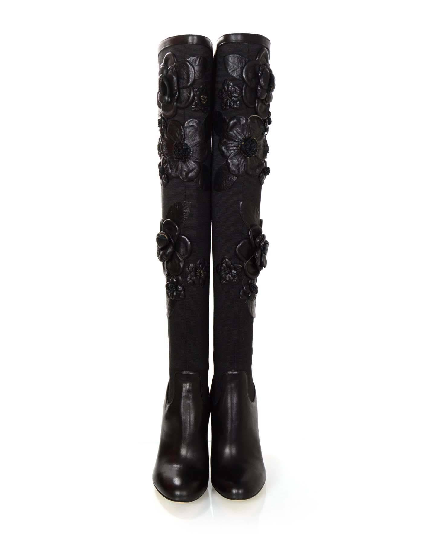 Valentino Black Floral Applique Boots Sz 37

Features leather floral applique throughout

Made In: Italy
Color: Black
Materials: Leather, nylon-blend
Closure: Zip closure at back
Retail Price: $2,175 + tax
Sole Stamp: Valentino Garavani