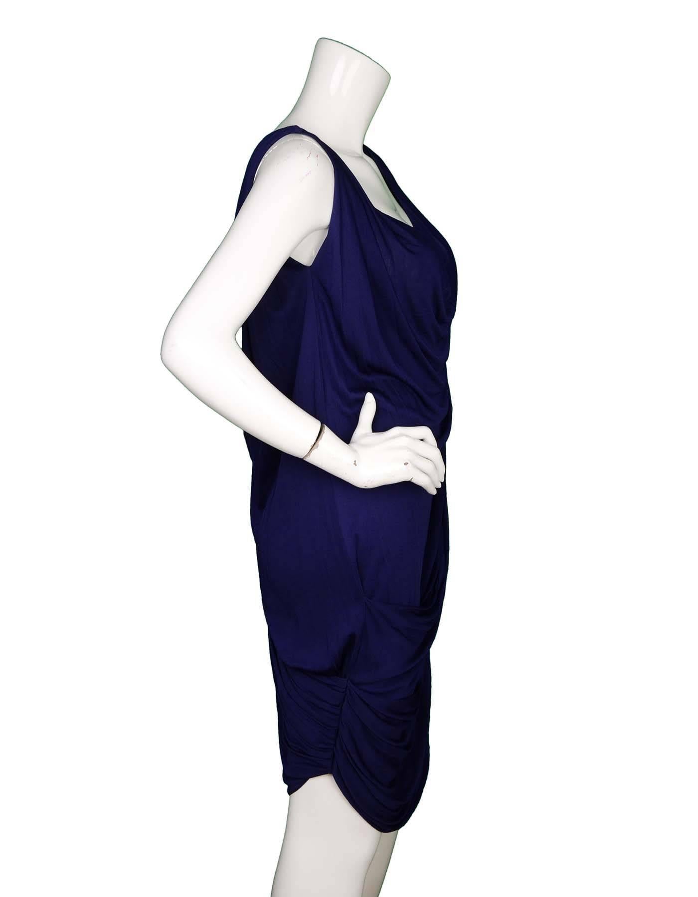 Vionnet Blue Silk Draped Dress Sz 40

Made In: Italy
Color: Blue
Composition: 100% Silk
Lining: None
Closure/Opening: None
Overall Condition: Excellent pre-owned condition

Marked Size: 40
Bust: 30"
Waist: 32"
Hips: