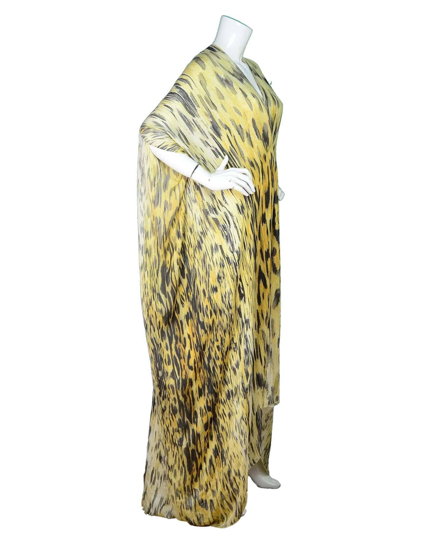 Roberto Cavalli Silk Leopard Georgette Kaftan Sz S
Features keyholes at back and high-low hem

Made In: Italy
Year Of Production: 2011
Color: Black, yellow
Composition: 100%Silk
Lining: Cream 100% Silk
Closure/Opening: Pull over
Overall