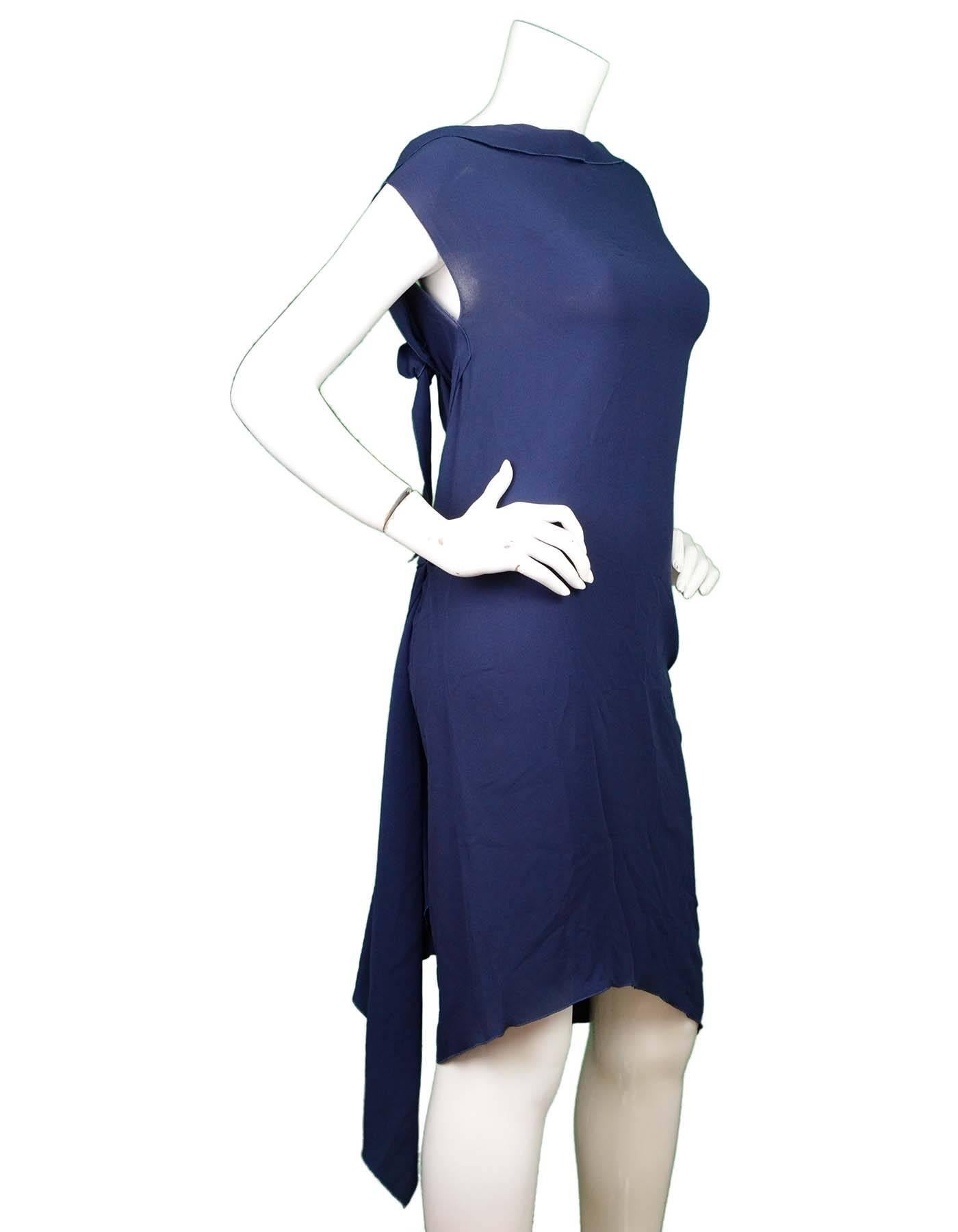 Vionnet Blue Silk Dress Sz 40
Features draped cowl neck and ruching/draping at back

Made In: Italy
Color: Blue
Composition: 100% Silk
Lining: Blue textile
Closure/Opening: Pull over
Overall Condition: Excellent pre-owned condition with the