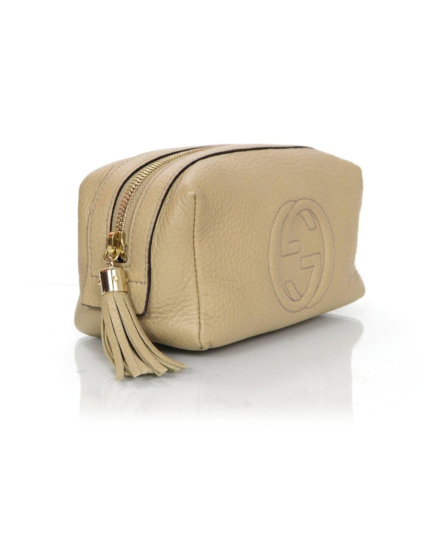 Gucci Taupe Leather SoHo Cosmetic Bag

Made In: Italy
Color: Taupe
Hardware: Goldtone
Materials: Leather
Lining: Brown textile
Closure/Opening: Zip top closure
Interior Pockets: One wall pocket
Serial Number/Date Code: 308636