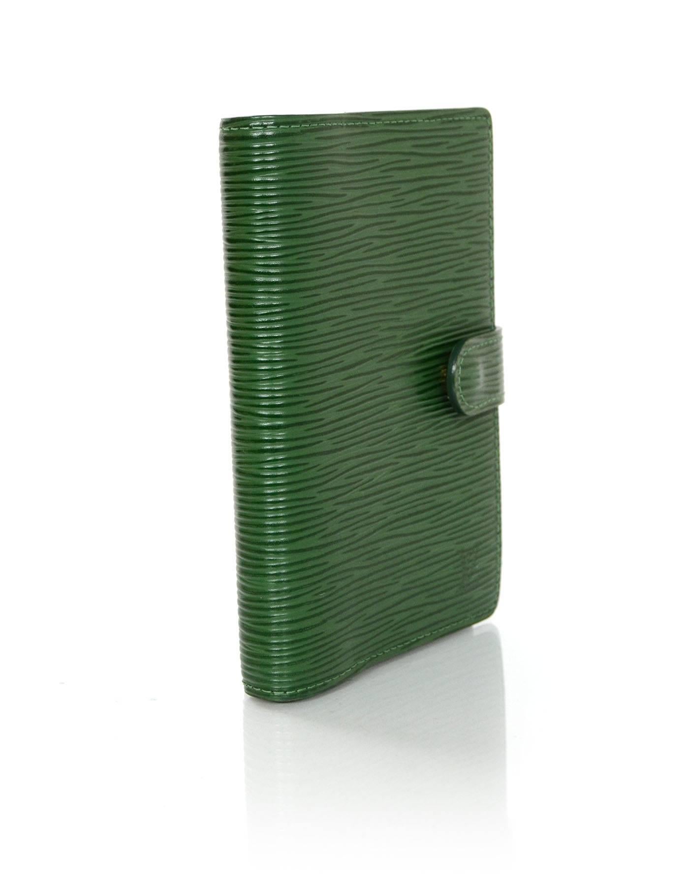Louis Vuitton Green Epi Leather Agenda

Made In: Spain
Color: Green
Materials: Epi leather and metal
Lining: Green coated canvas
Closure/opening: Snap closure
Exterior Pockets: None
Interior Pockets: Two slot compartments and three card