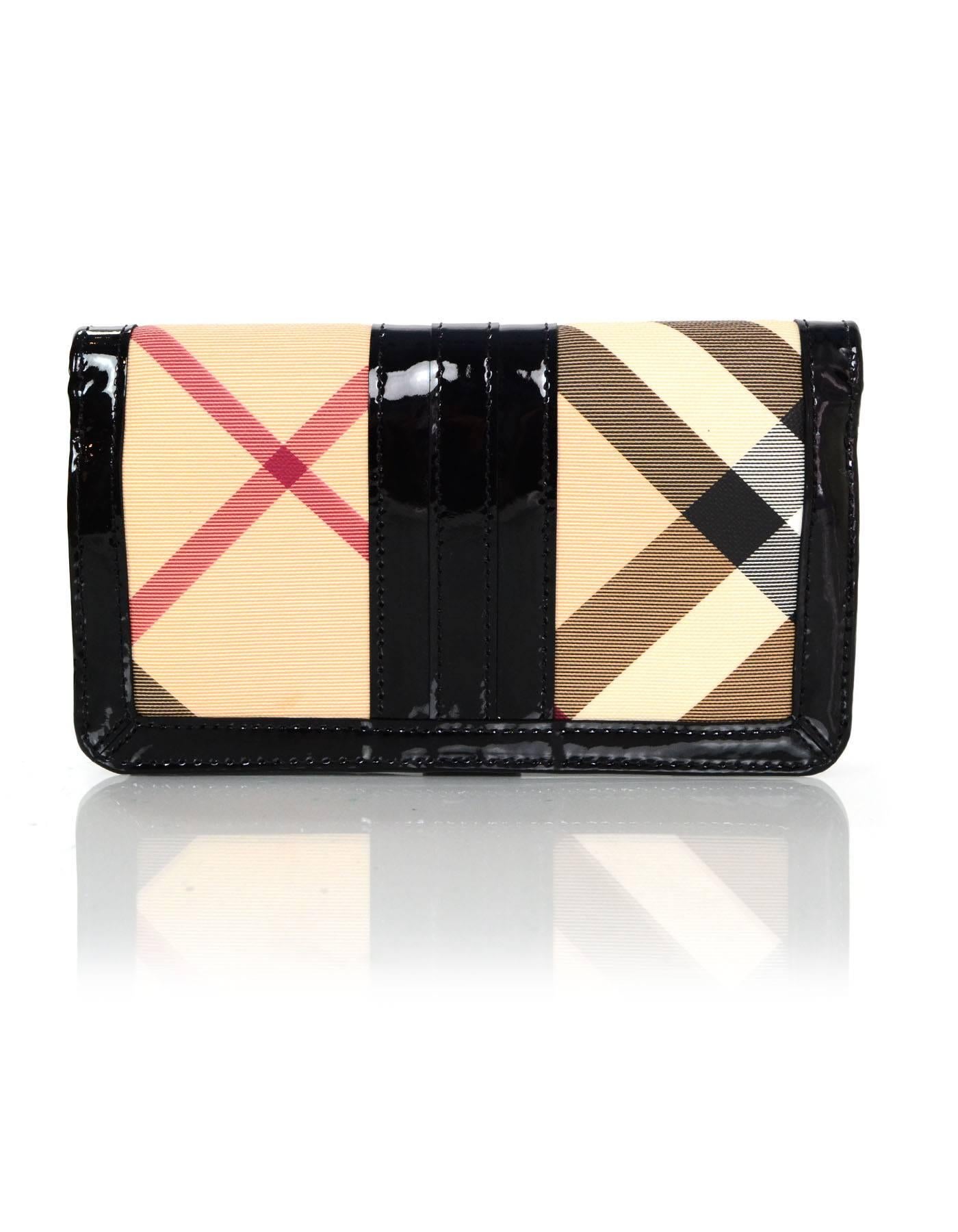 Burberry Black Patent Leather and Nova Plaid Wallet

Color: Black, tan
Materials: Patent leather, coated canvas
Lining: Black leather and tan textile
Closure/Opening: Front snap closure
Exterior Pockets: Exterior zip pouch
Interior Pockets: