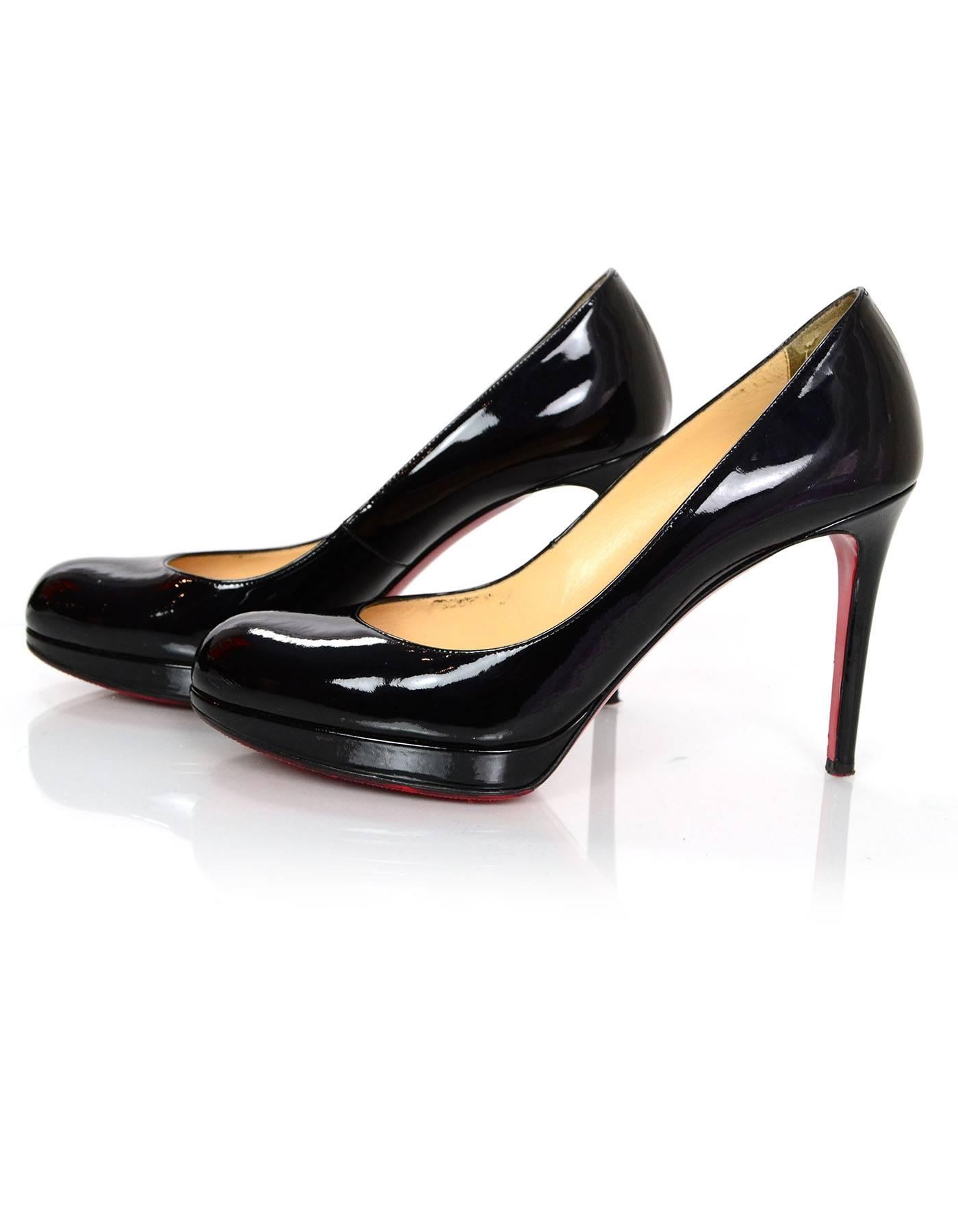 Christian Louboutin Black New Simple Patent Leather 100 Pumps Sz 37.5
Features front platform

Made In: Italy
Color: Black
Materials: Patent leather
Closure/Opening: Slide on
Sole Stamp: Christian Louboutin Made in Italy 37.5
Retail Price: