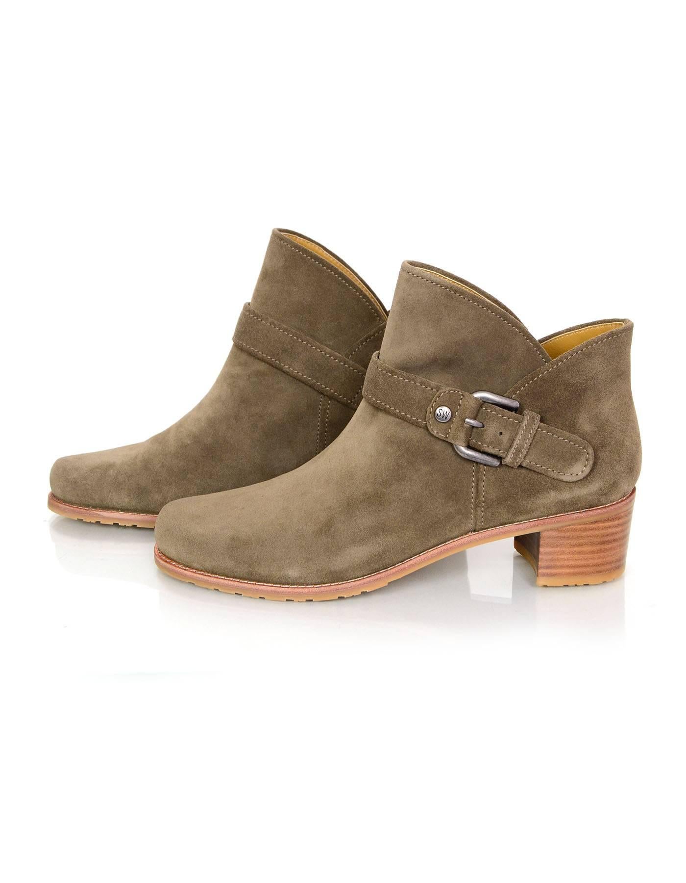 Stuart Weitzman Taupe Dude Suede Ankle Boots Sz 8.5 NEW

Made In: Spain
Color: Taupe
Materials: Suede
Closure/Opening: Pull on 
Sole Stamp: Stuart Made in Spain
Retail Price: $498 + tax
Overall Condition: Excellent pre-owned condition - New