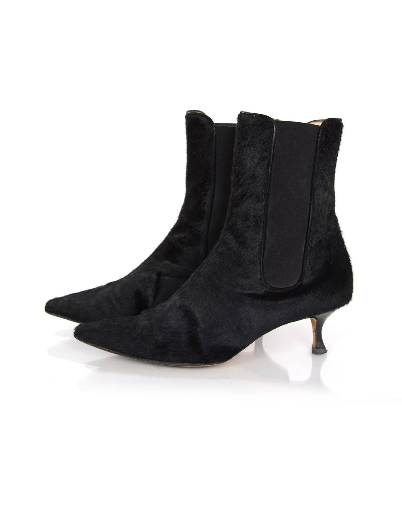 Manolo Blahnik Black Ponyhair Ankle Boots Sz 40
Color: Black
Materials: Ponyhair
Closure/Opening: Slide on with stretch sides
Sole Stamp: Manolo Blahnik 40
Overall Condition: Very good pre-owned condition with the exception of being re-soled,