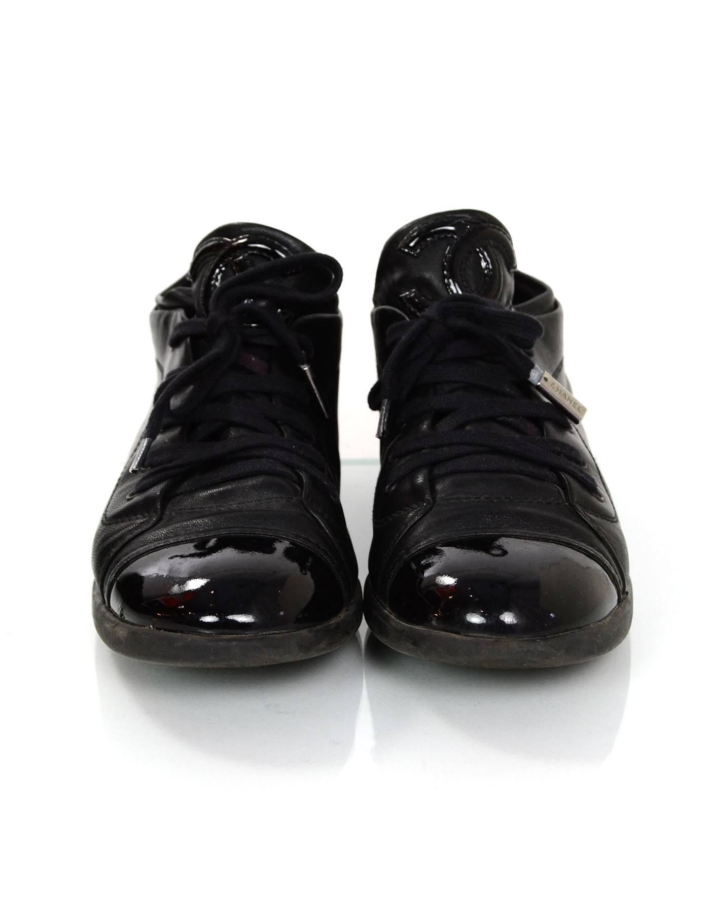 Chanel Black Leather CC Sneakers sz 38 w/DB In Excellent Condition In New York, NY