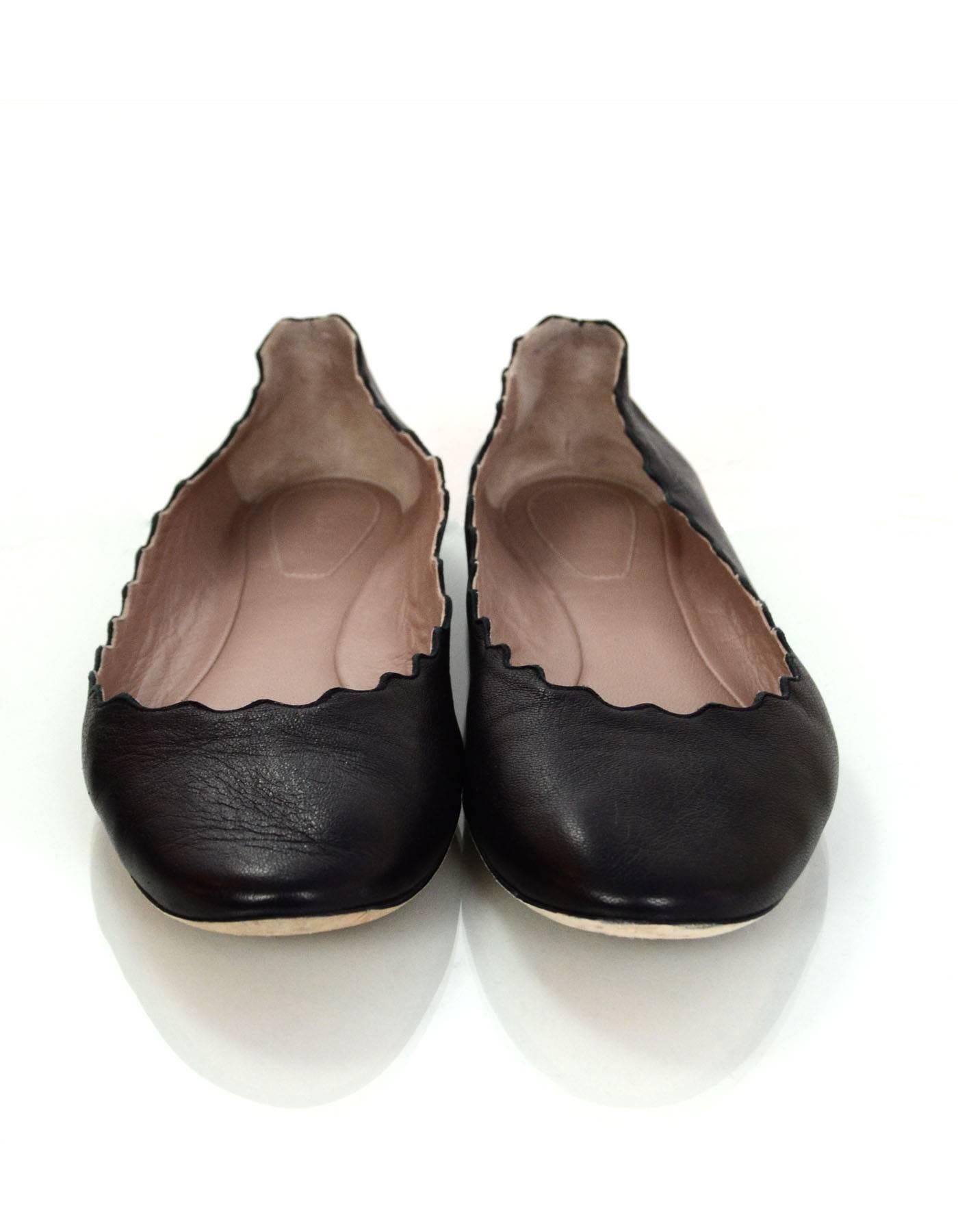 Chloe Black Leather Lauren Scalloped Ballet Flats sz 40 In Excellent Condition In New York, NY