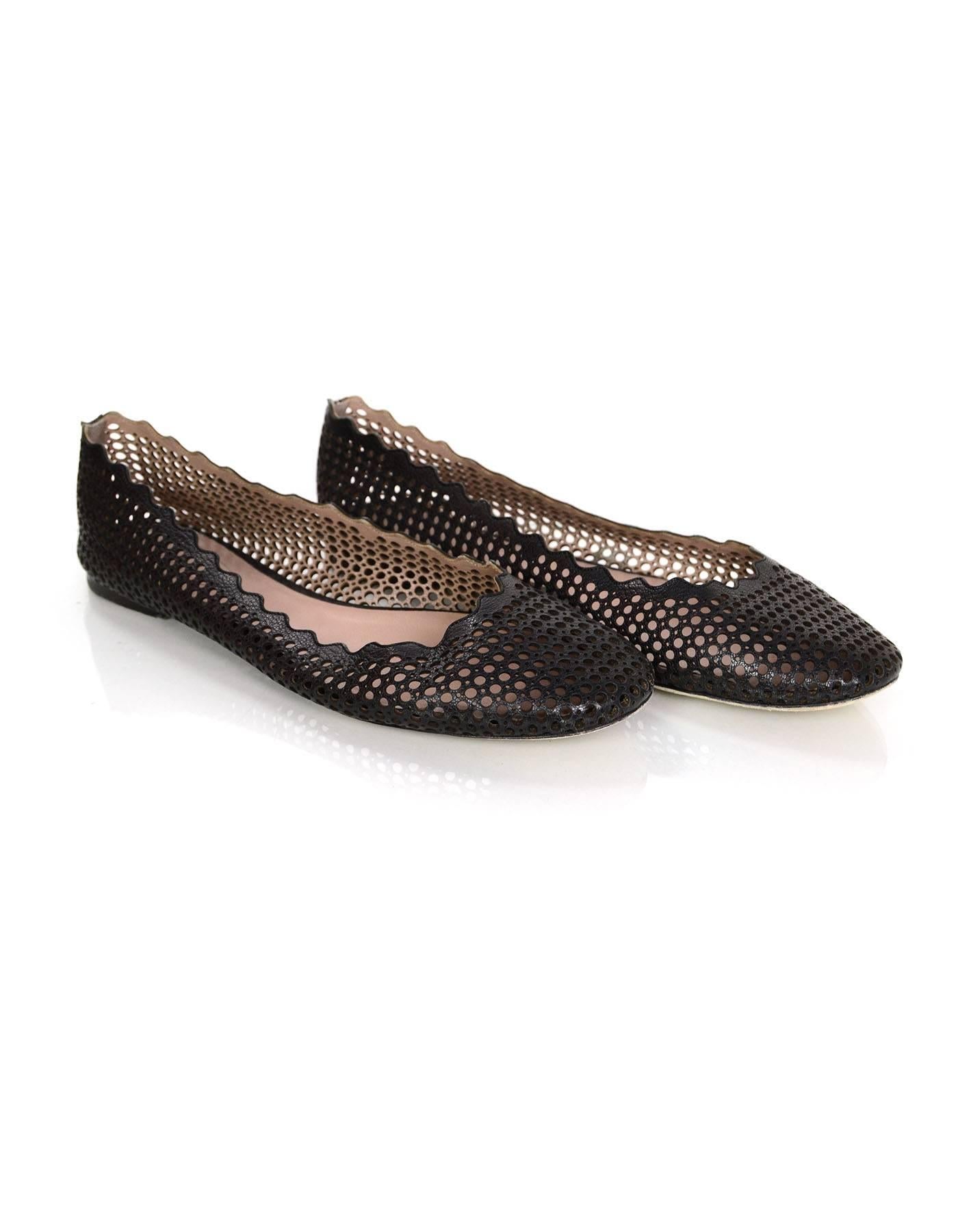 Chloe Black Leather Lauren Perforated Scalloped Ballet Flats sz 40 In Excellent Condition In New York, NY