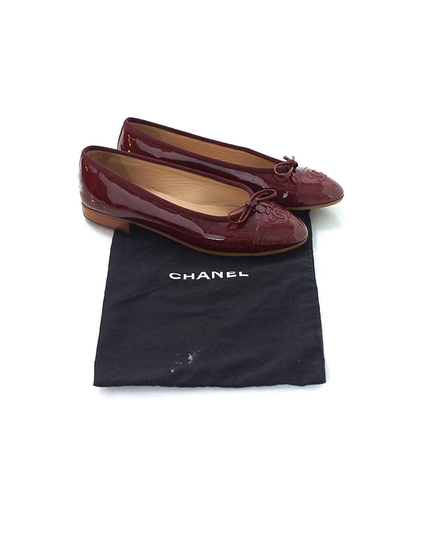 Chanel Burgundy Patent Ballet CC Flats sz 36.5 w/DB In Excellent Condition In New York, NY