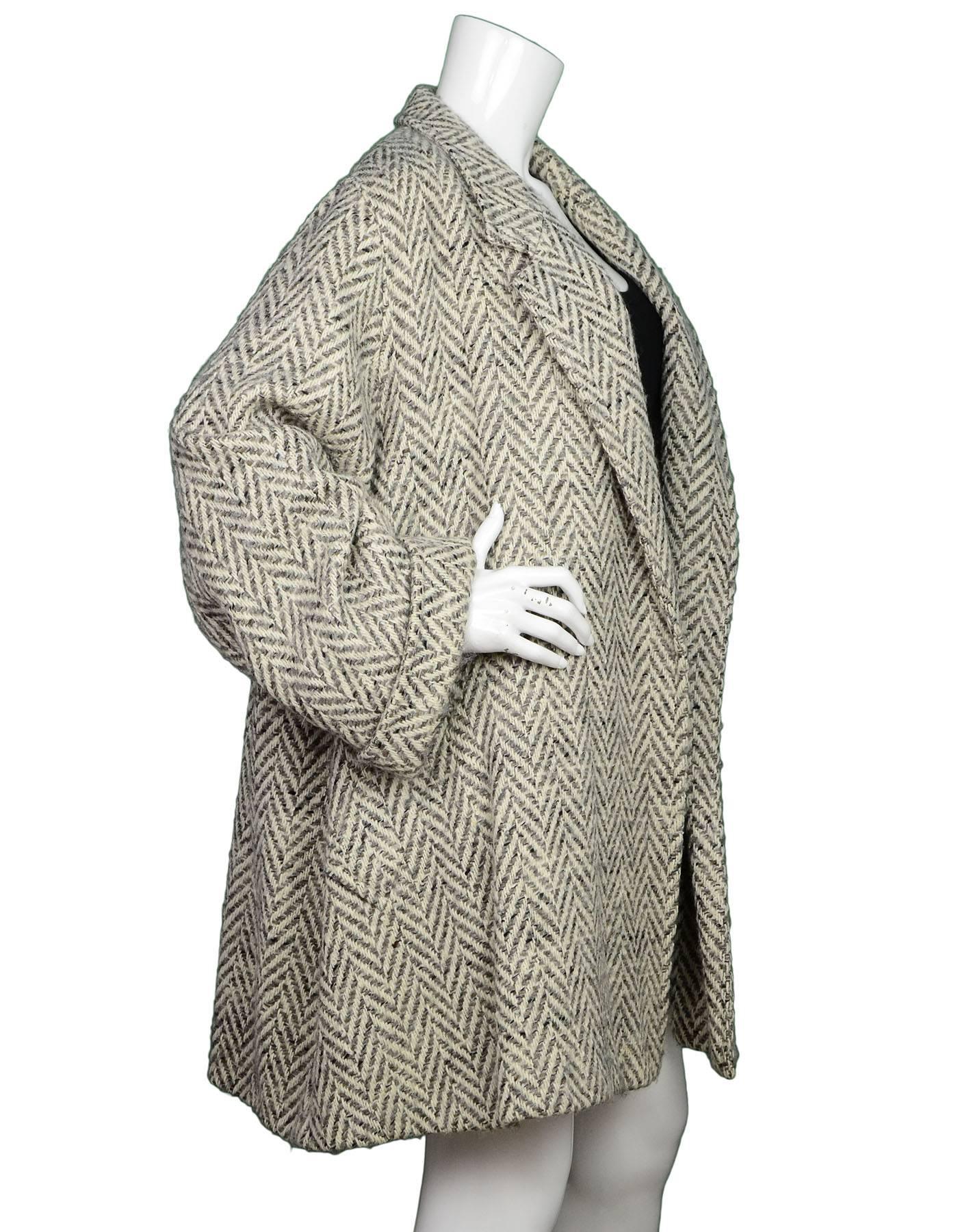 Max Mara Beige Herringbone/Tweed Open Swing Coat 
Features cuffed sleeves

Made In: Italy
Color: Beige, neutrals
Composition: 100% wool
Lining: Beige, 70% acetate, 30% Cupro
Closure/Opening: Open front
Exterior Pockets: Two hip pockets
Interior