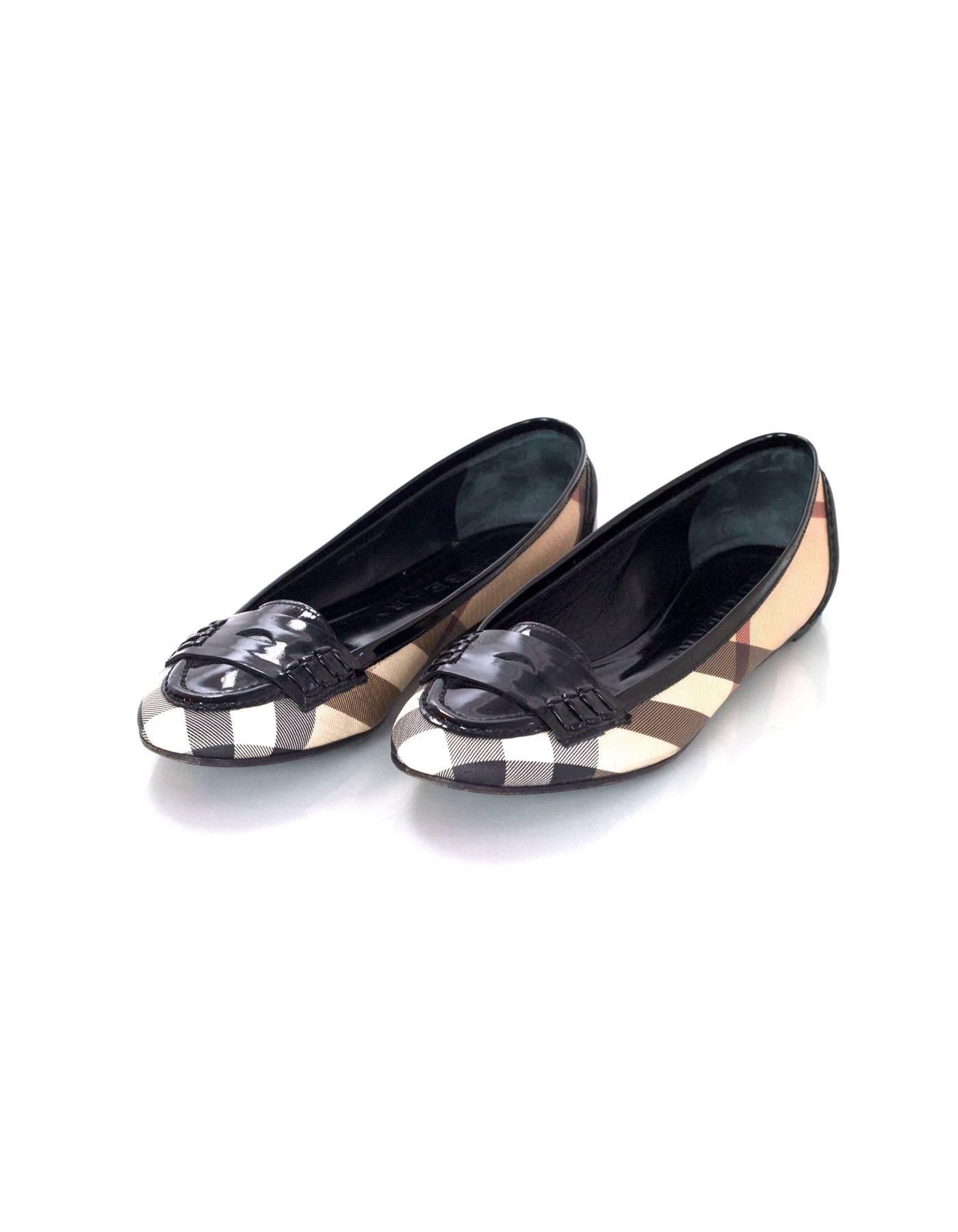 100% Authentic Burberry Check Ballet Loafer Sz 37.  Features penny loafer styling in black patent leather and detailing at the heel. Excellent pre-owned condition with the exception of scuffs on the soles.

Made In: Italy
Color: Camel plaid,